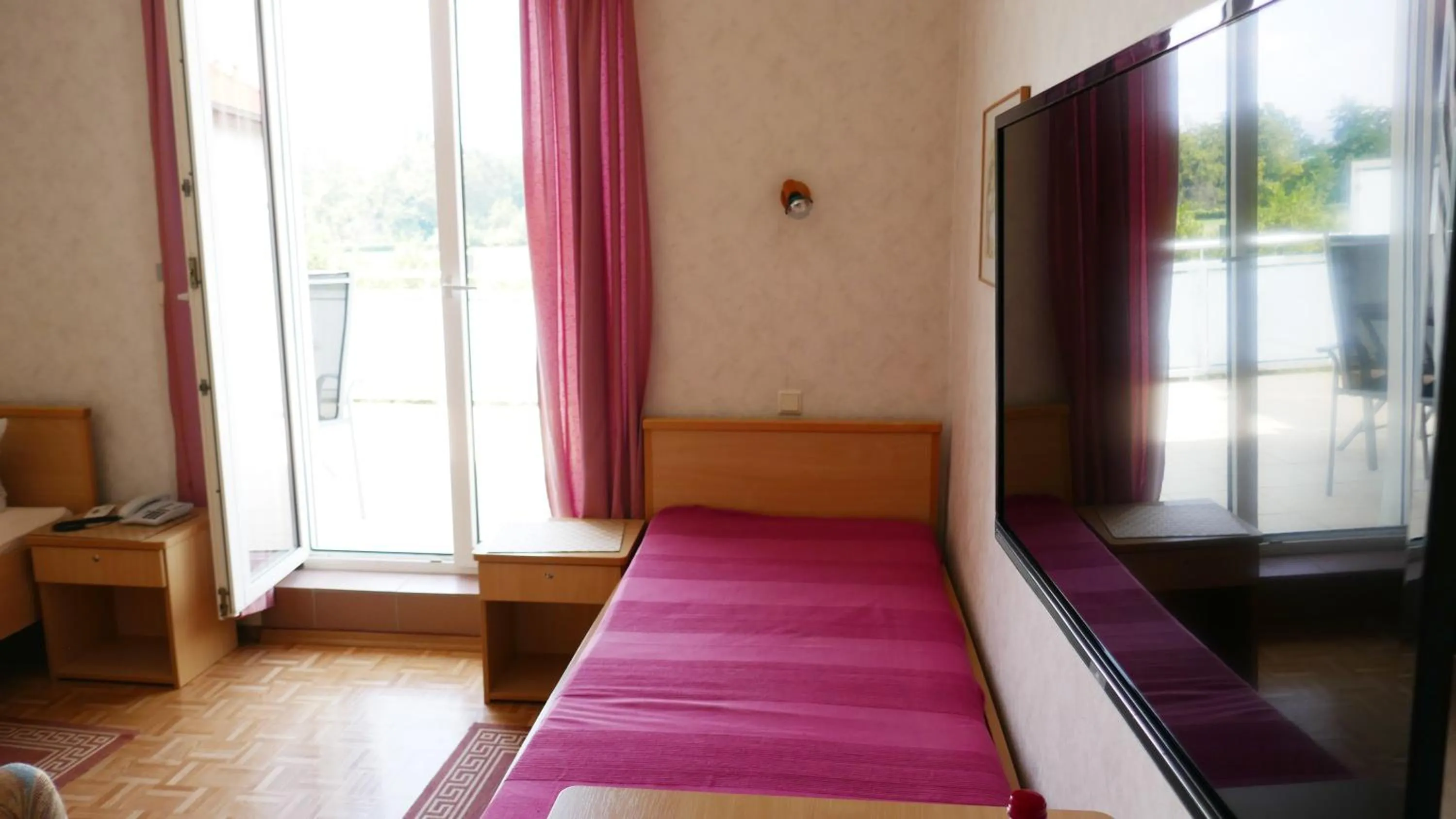 Christliche Gästehäuser Weinstraße