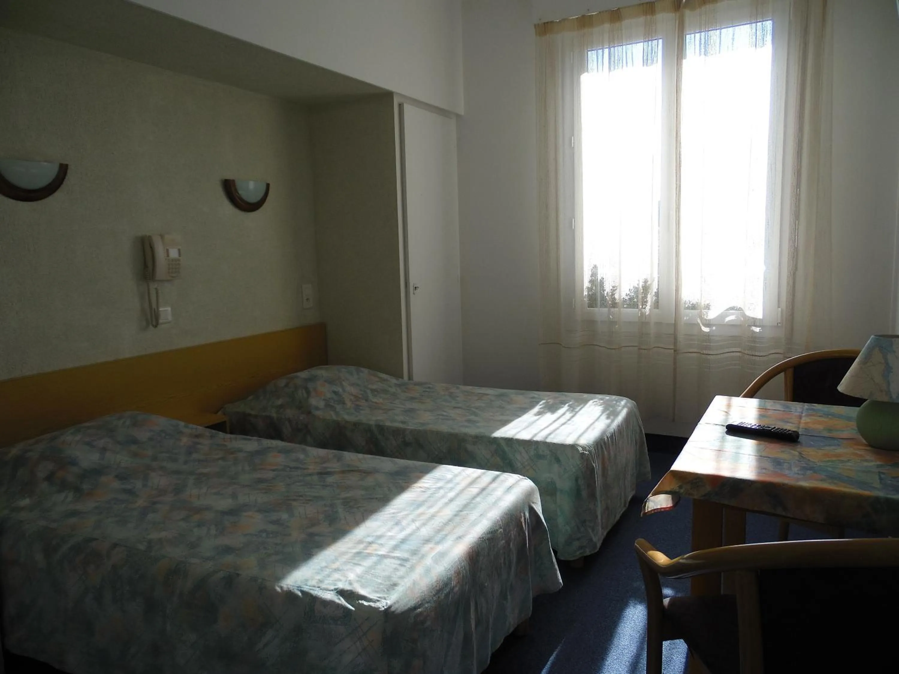 Photo of the whole room in Hôtel du Petit Matelot