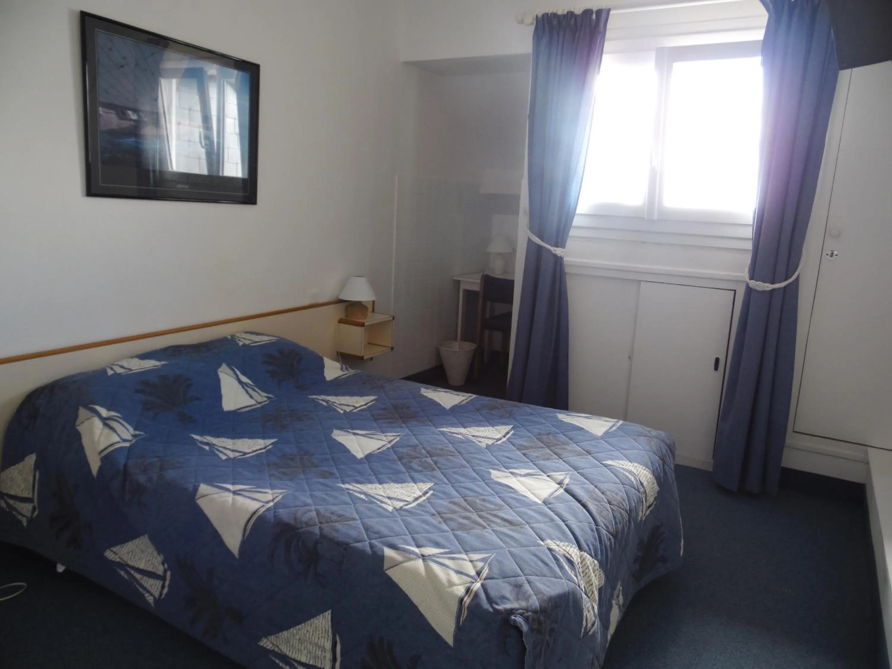 Photo of the whole room in Hôtel du Petit Matelot