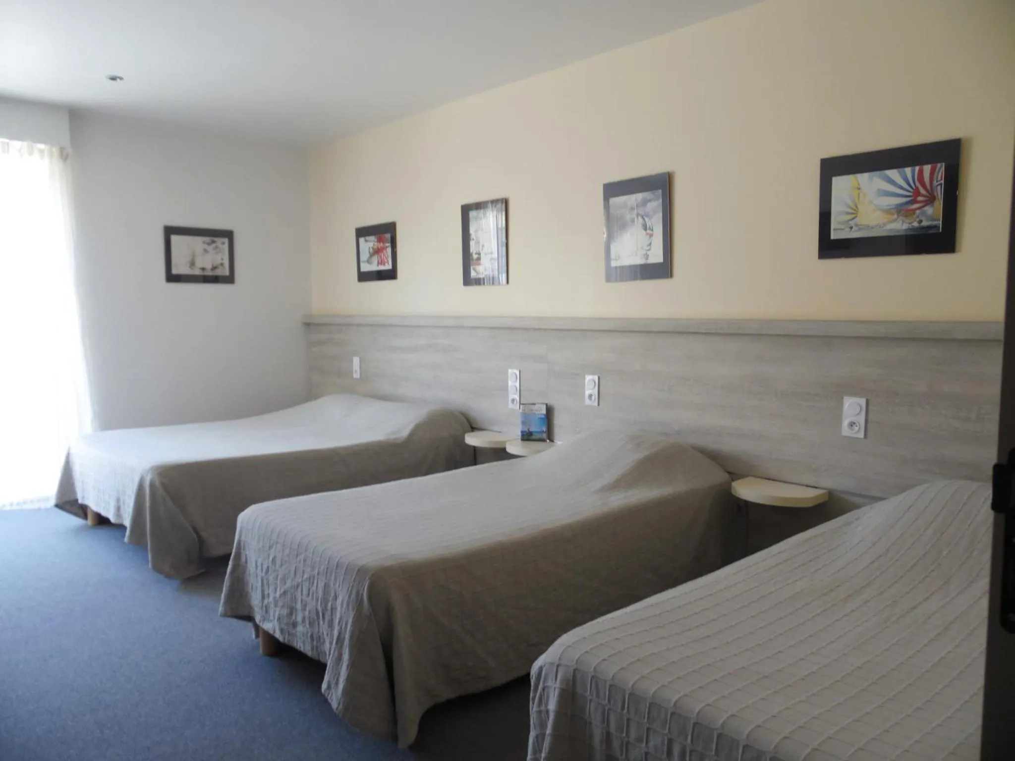 Photo of the whole room in Hôtel du Petit Matelot