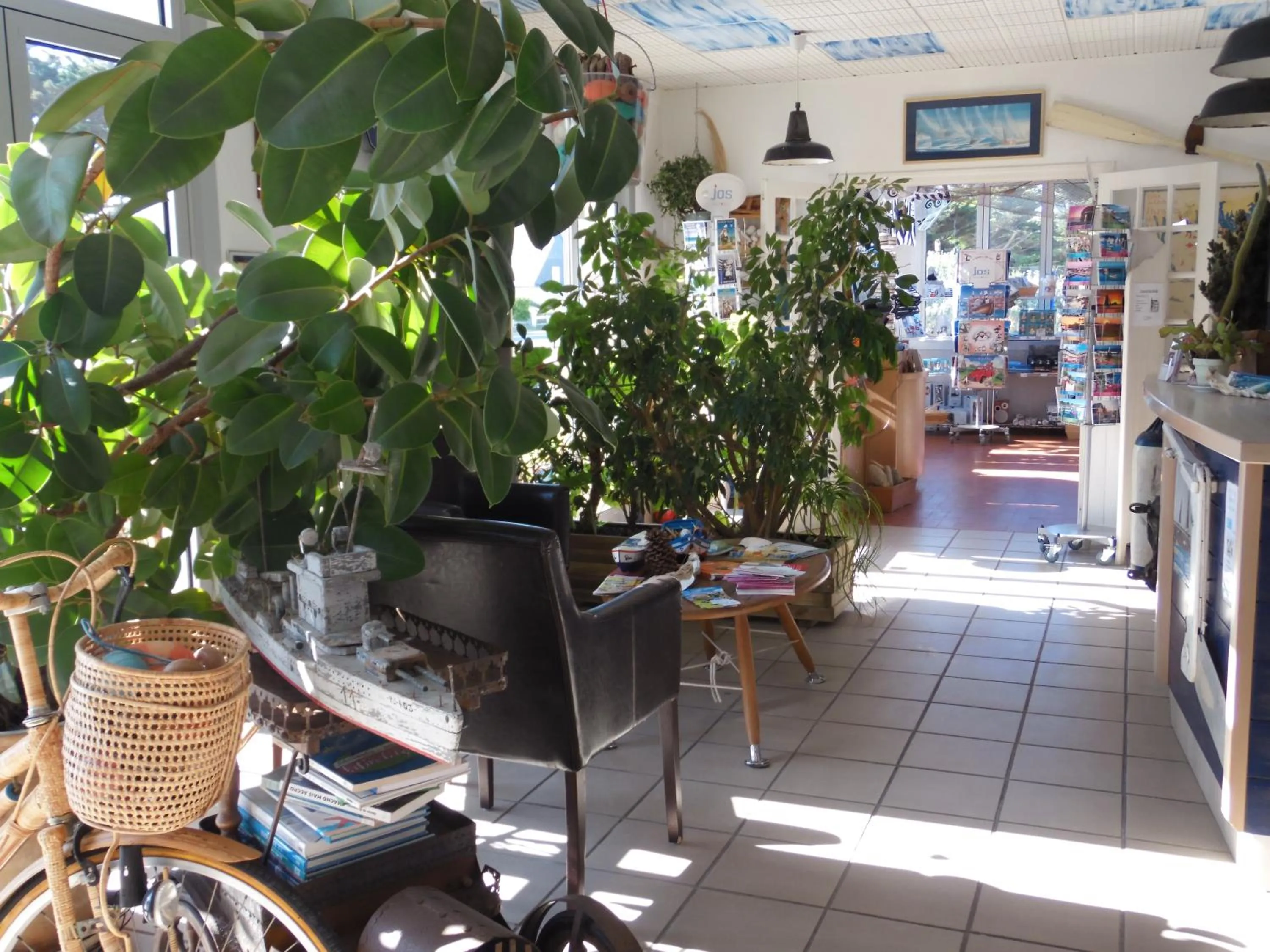 Lobby or reception in Hôtel du Petit Matelot