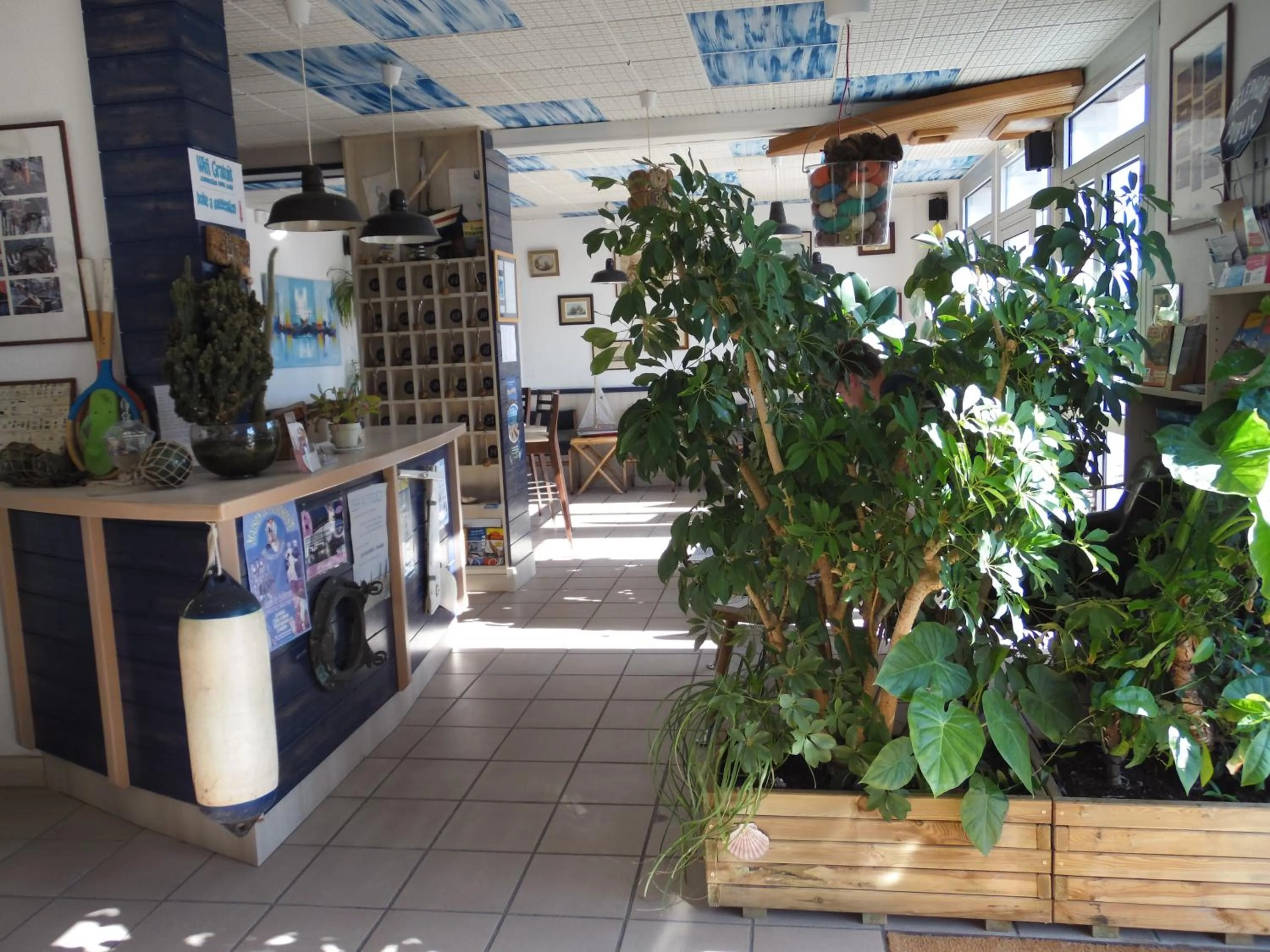 Lobby or reception in Hôtel du Petit Matelot