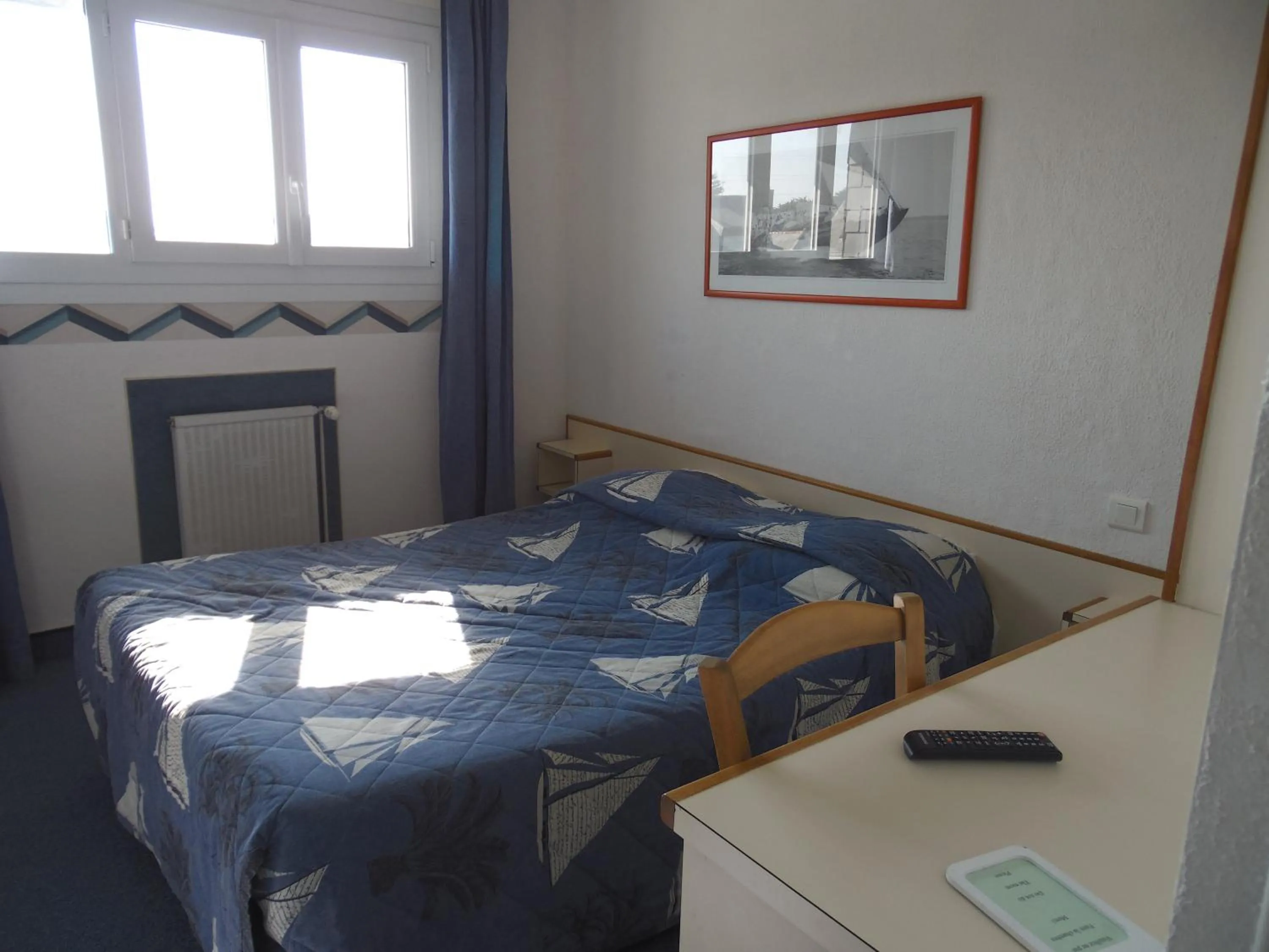 Bedroom in Hôtel du Petit Matelot