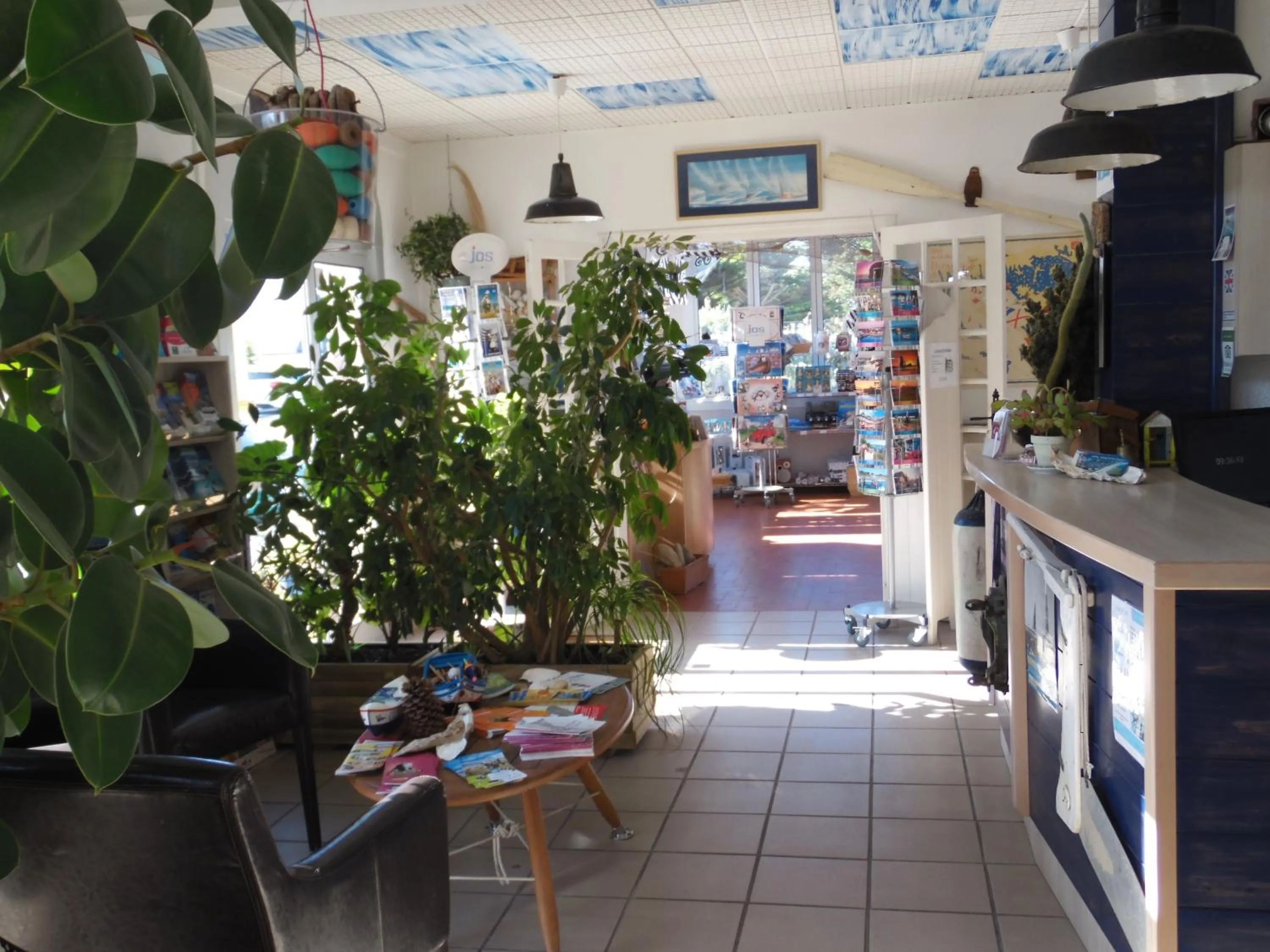 Lobby or reception in Hôtel du Petit Matelot