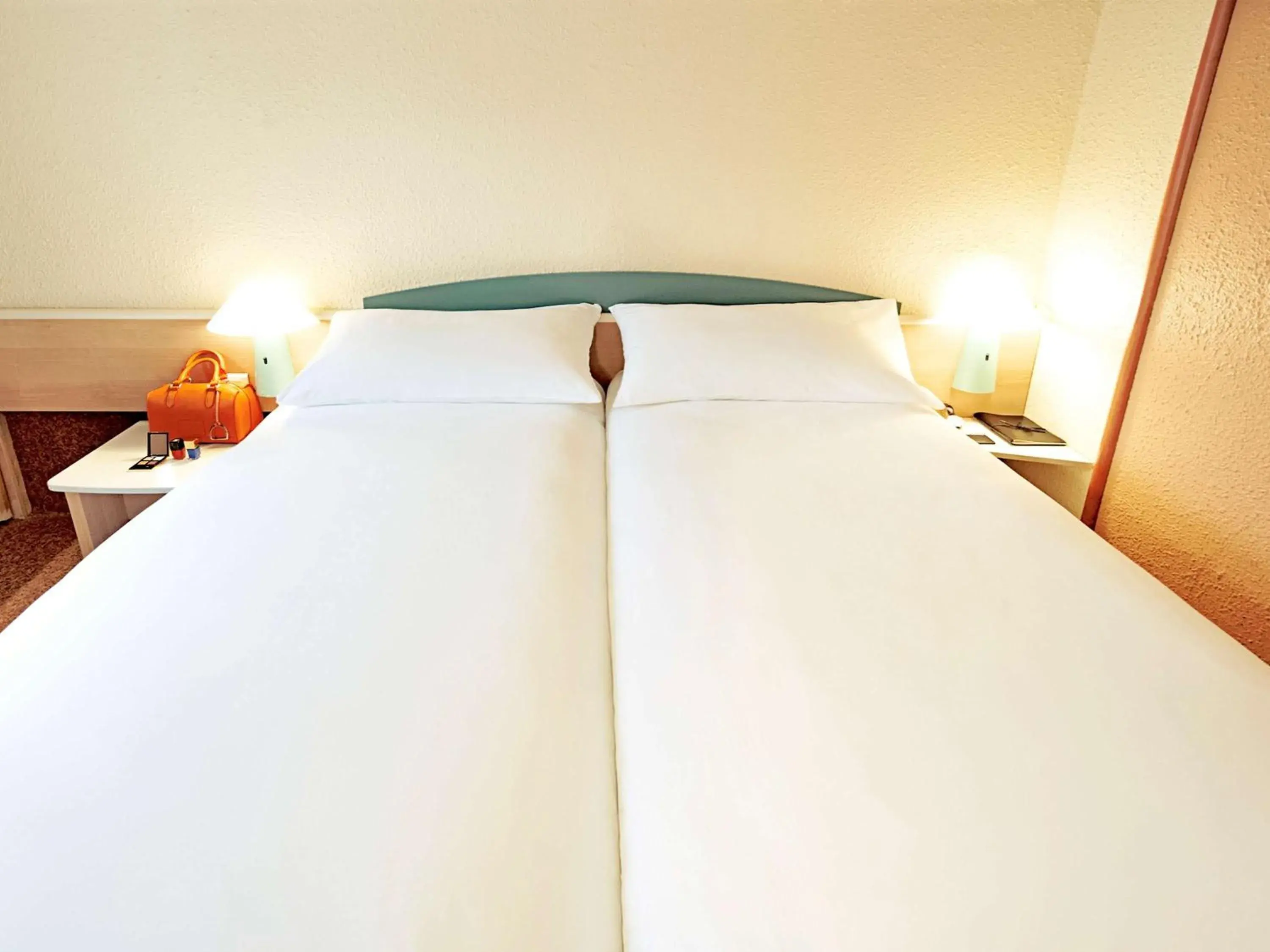 Photo of the whole room, Bed in ibis Amboise Photo of the whole room, Bed in ibis Amboise