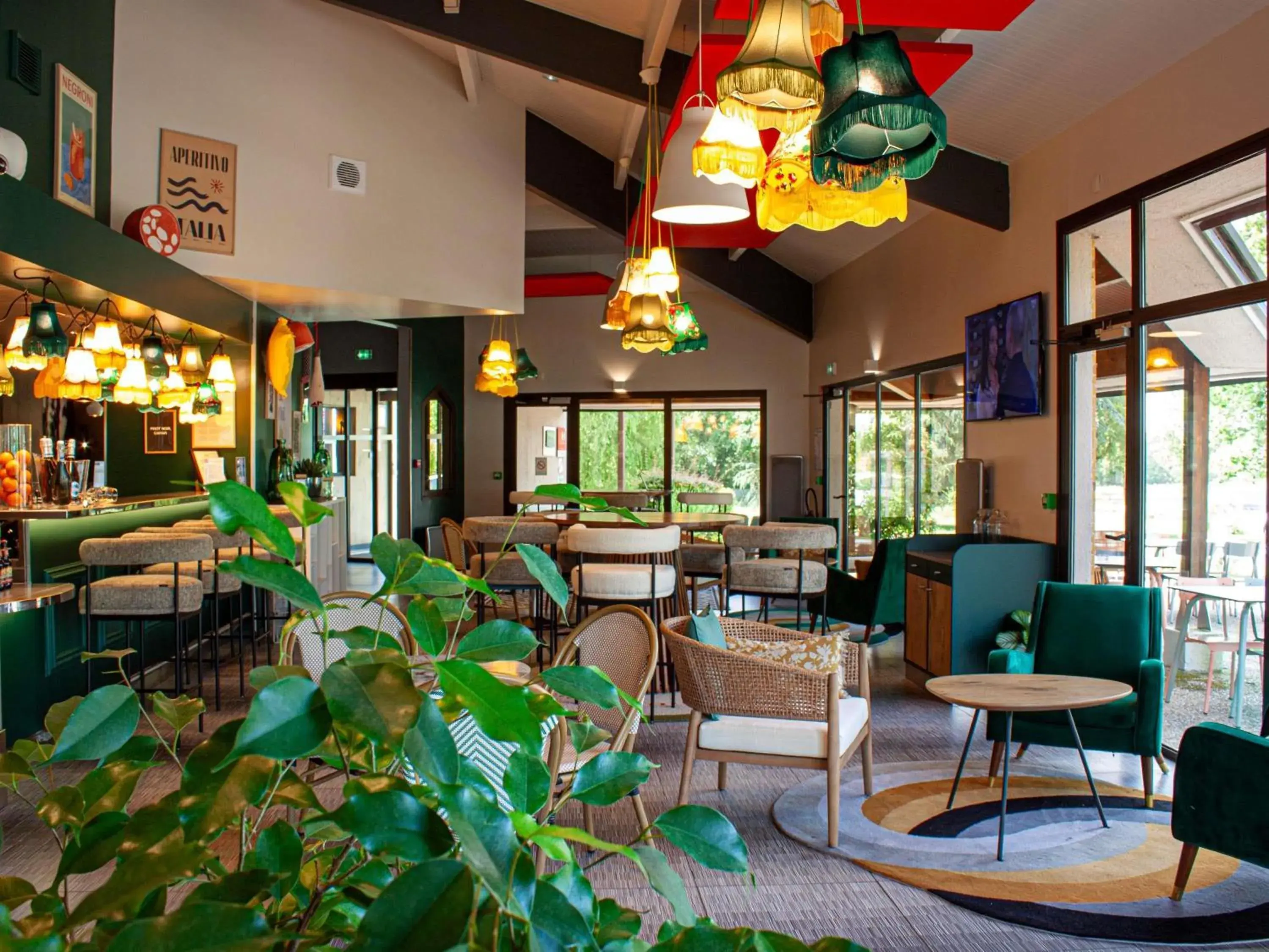 Lounge or bar in ibis Amboise Lounge or bar in ibis Amboise