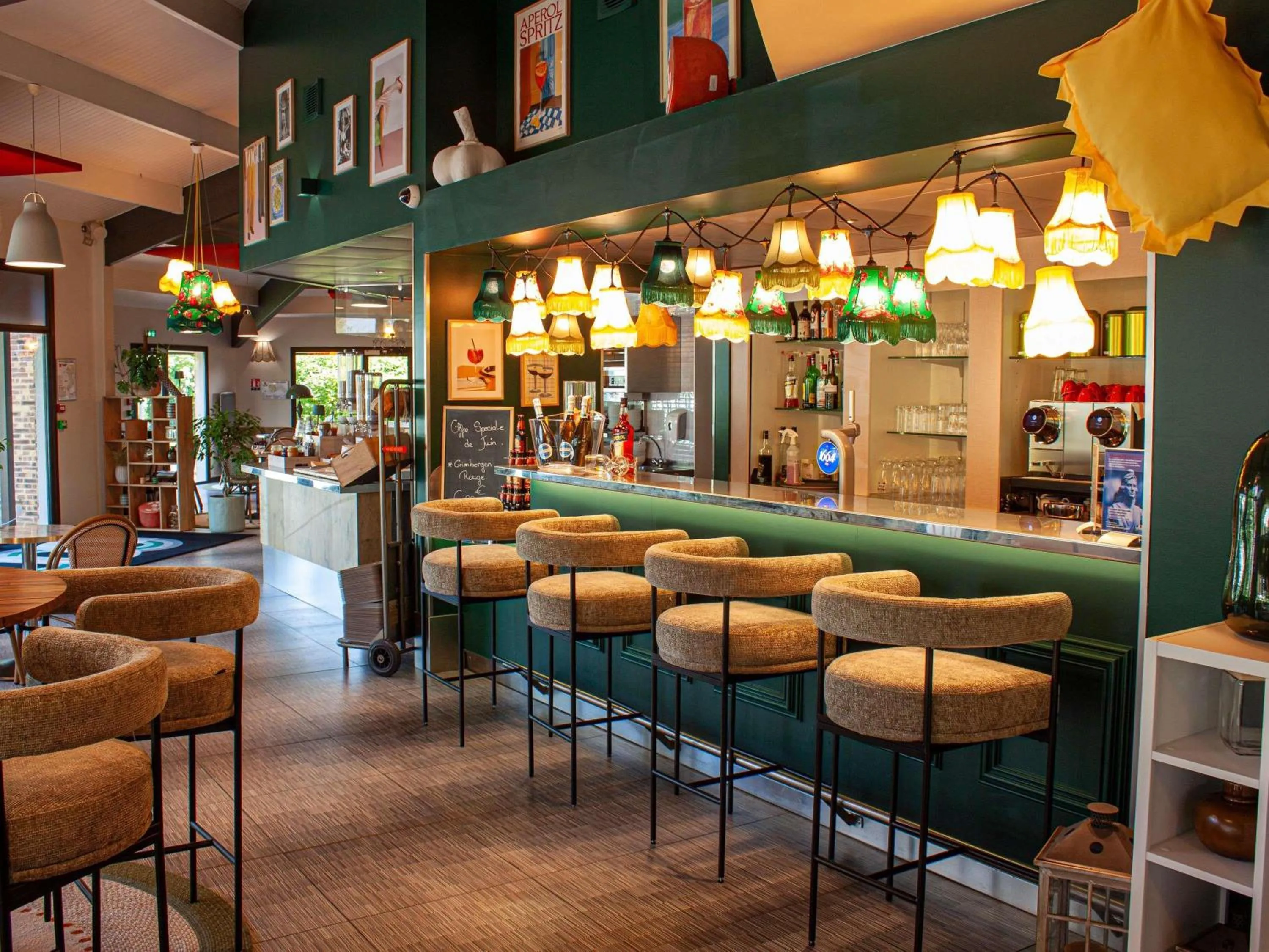 Lounge or bar in ibis Amboise