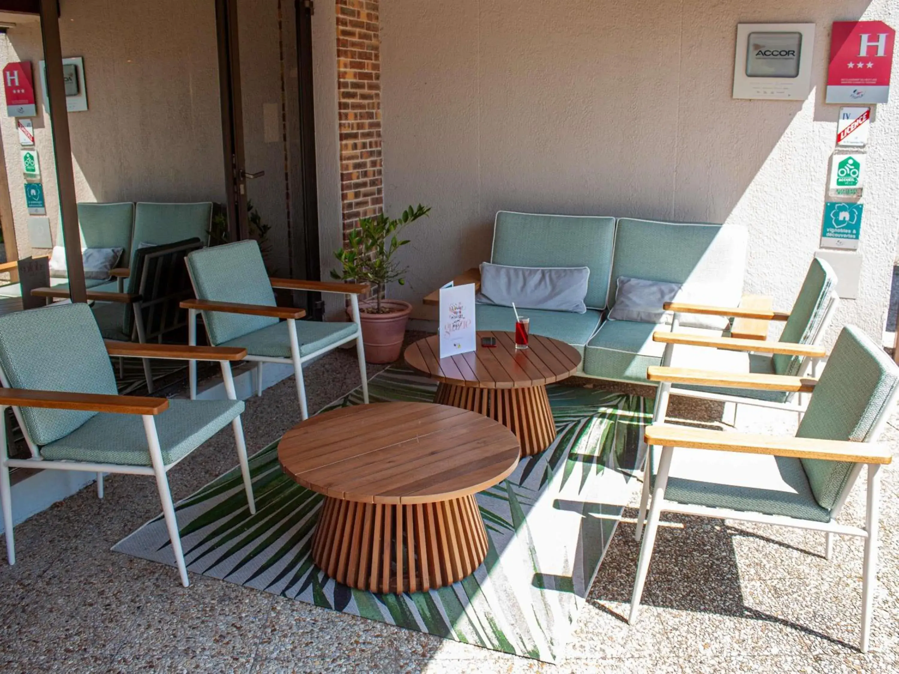 Lounge or bar in ibis Amboise Lounge or bar in ibis Amboise