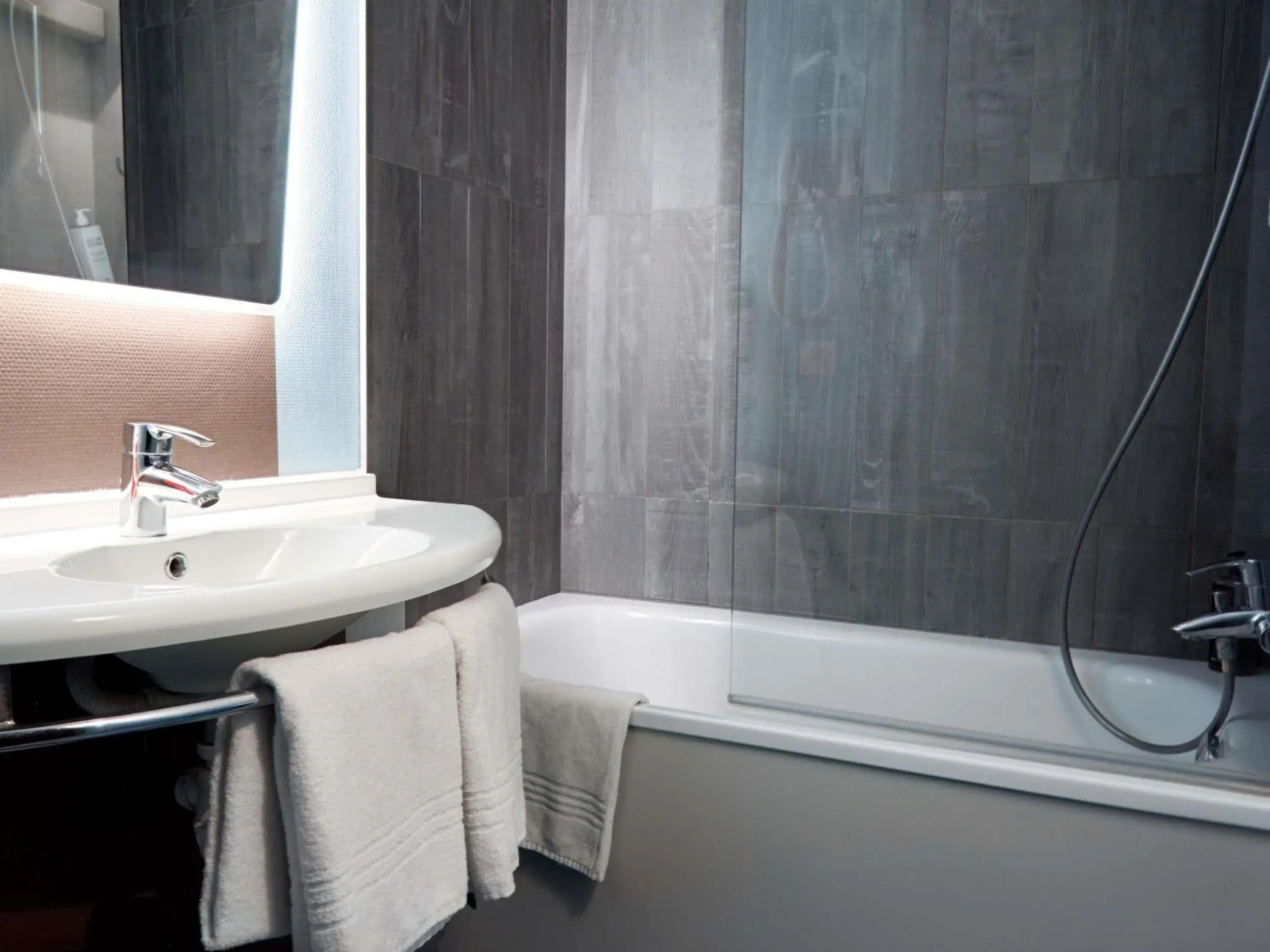 Bedroom in ibis Amboise Bedroom in ibis Amboise