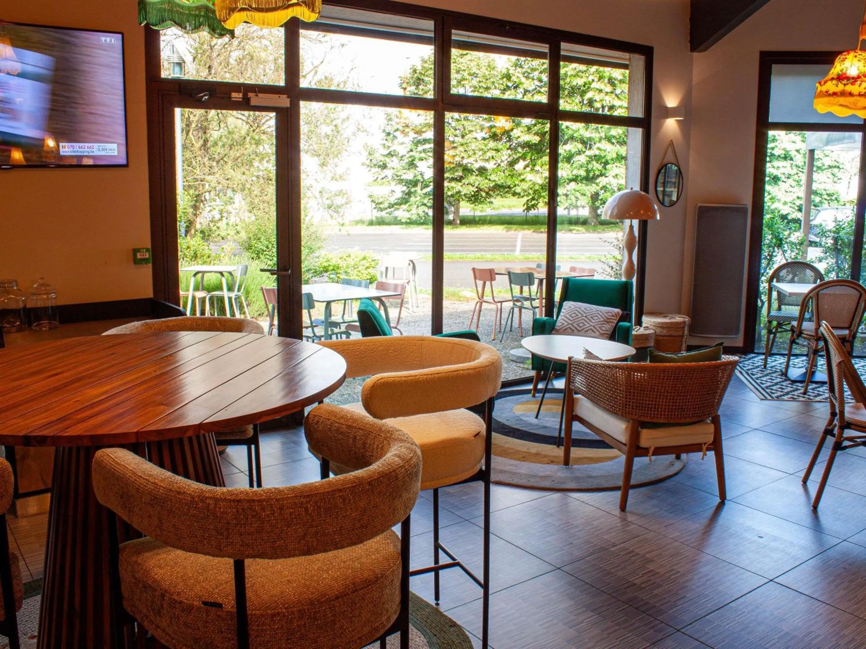 Lounge or bar in ibis Amboise