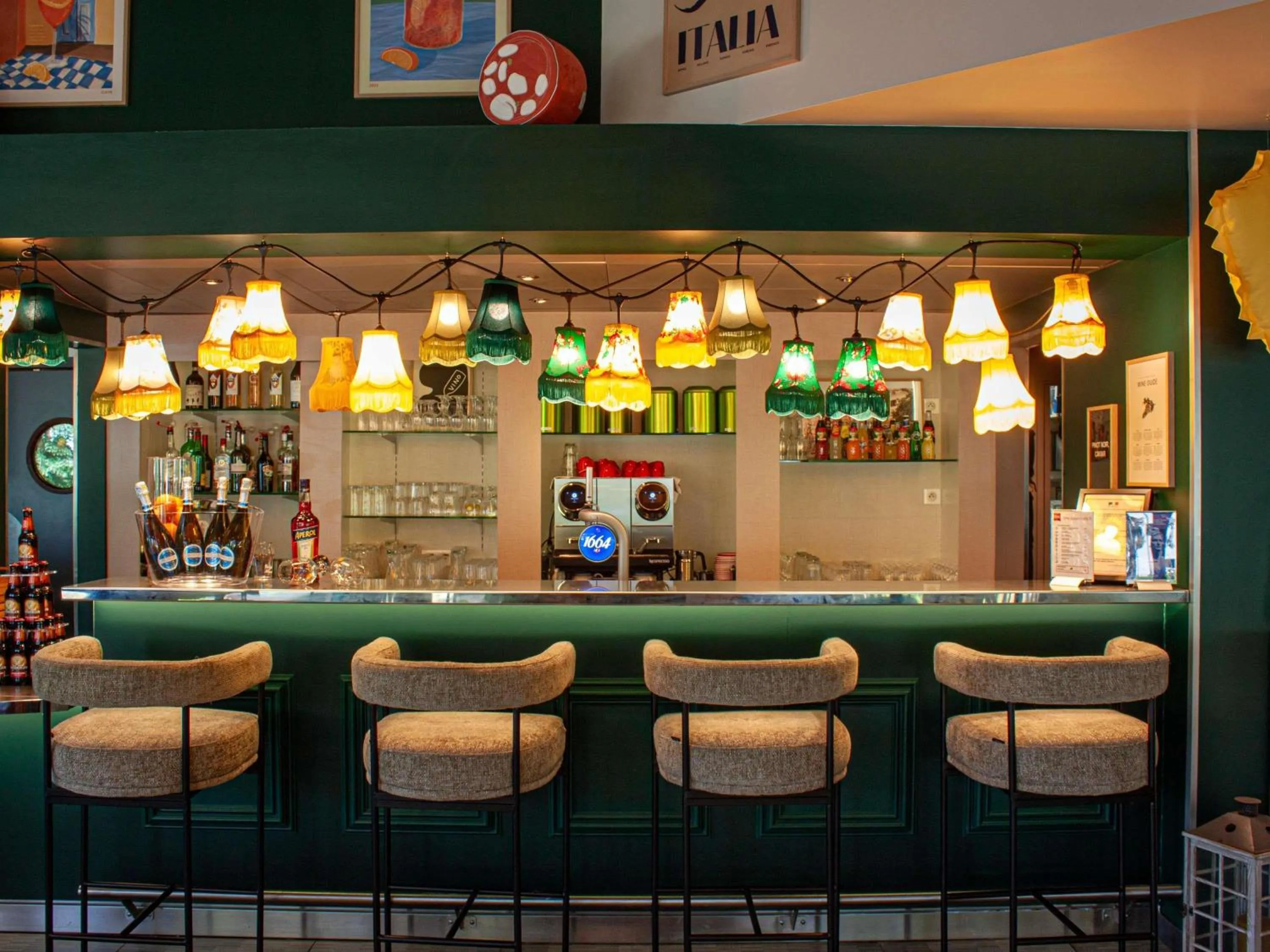 Lounge or bar in ibis Amboise