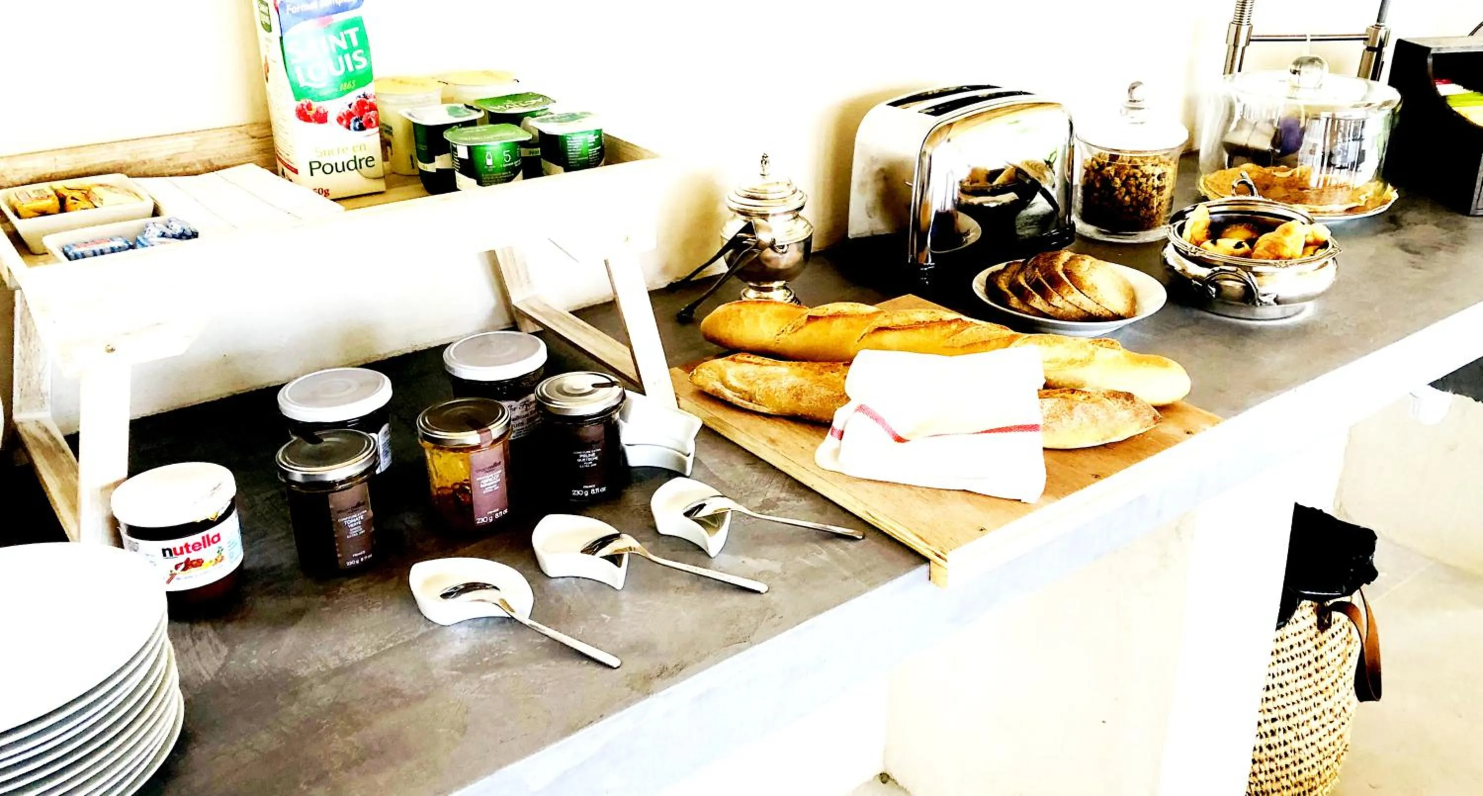 Breakfast in Gabrielle Jeanne