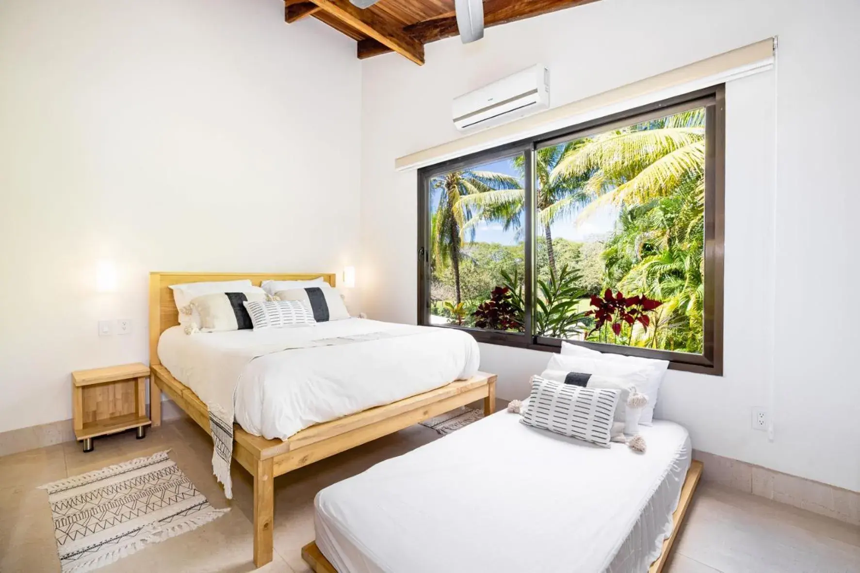 Superior Triple Room - single occupancy in Cafe Playa Negra Hotel Superior Triple Room - single occupancy in Cafe Playa Negra Hotel