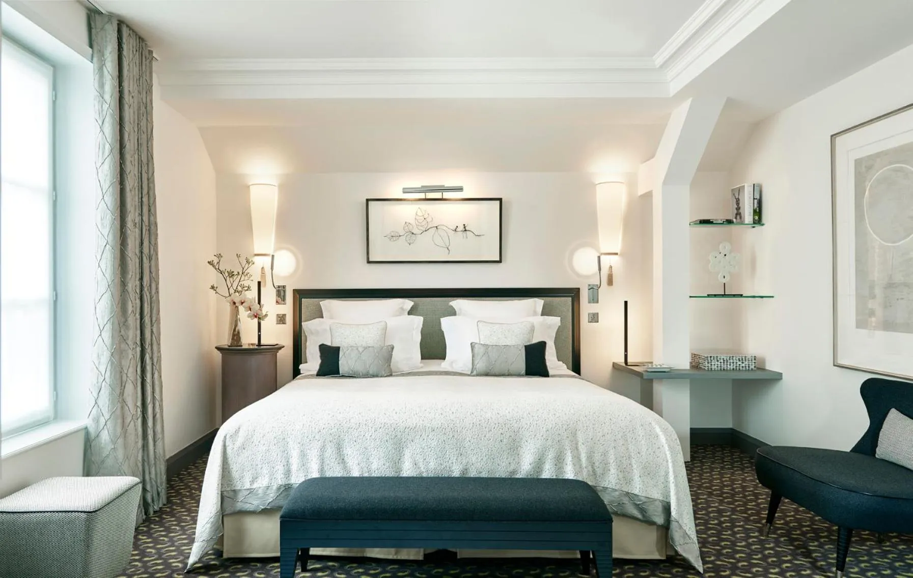 Bed in Le Burgundy Paris