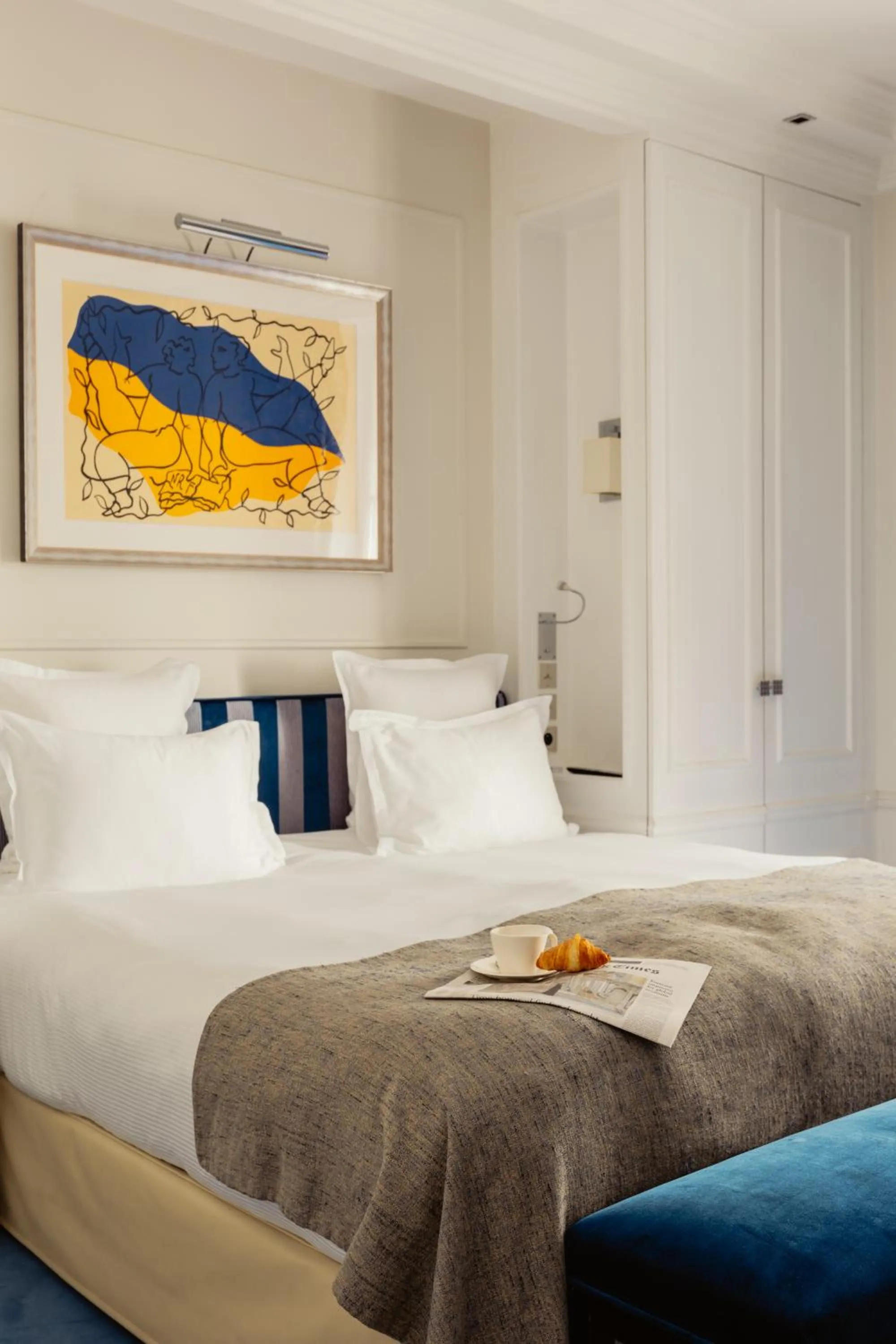 Bed in Le Burgundy Paris