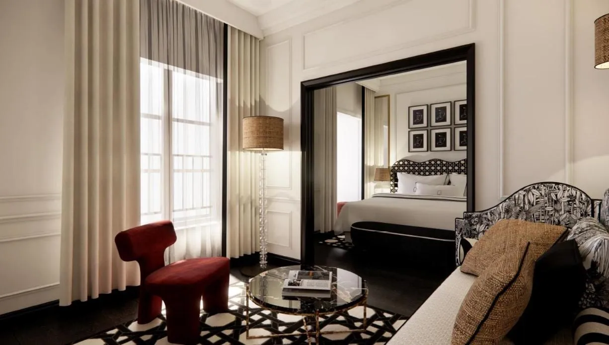 Photo of the whole room, Bed in Le Burgundy Paris