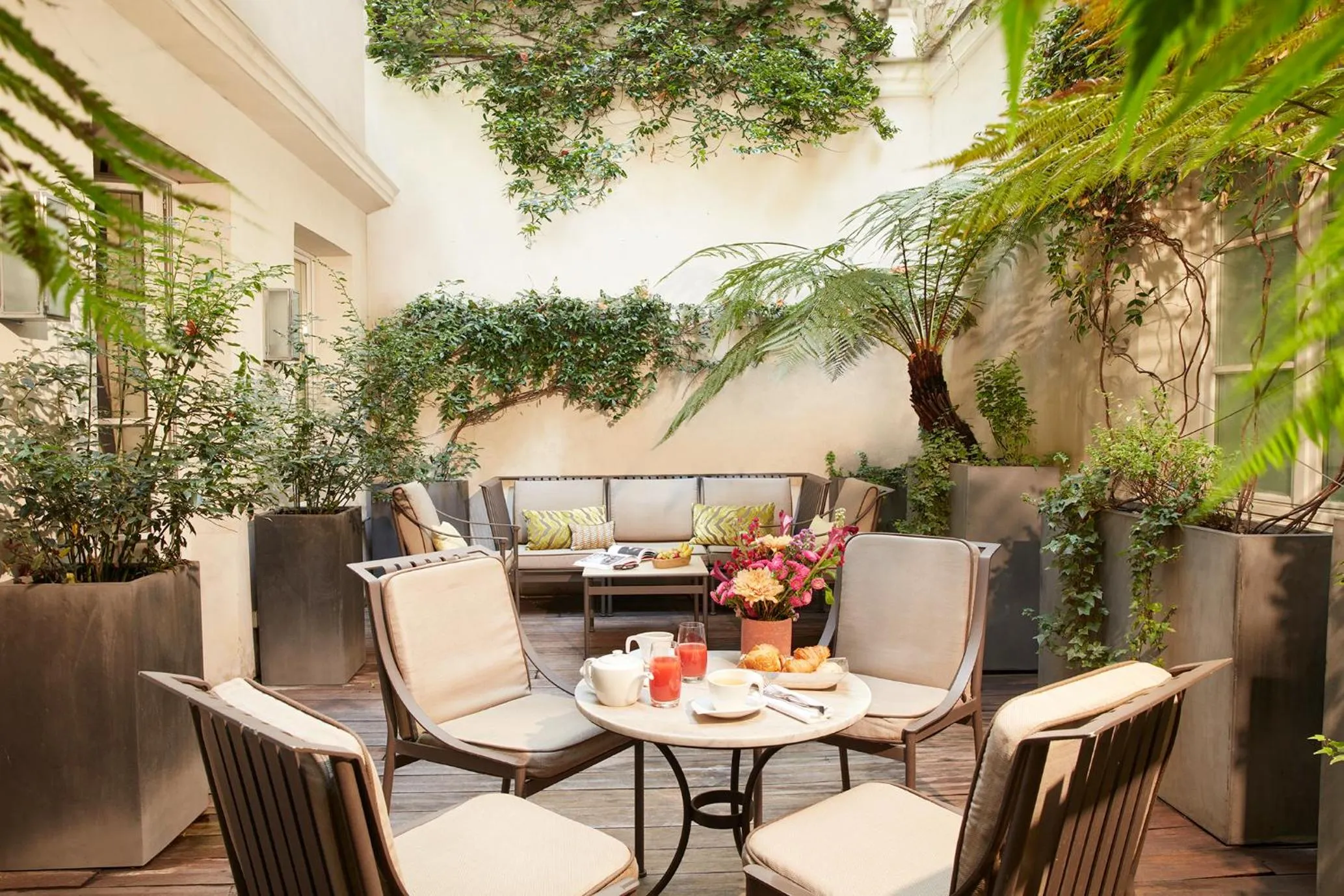 Patio in Le Burgundy Paris