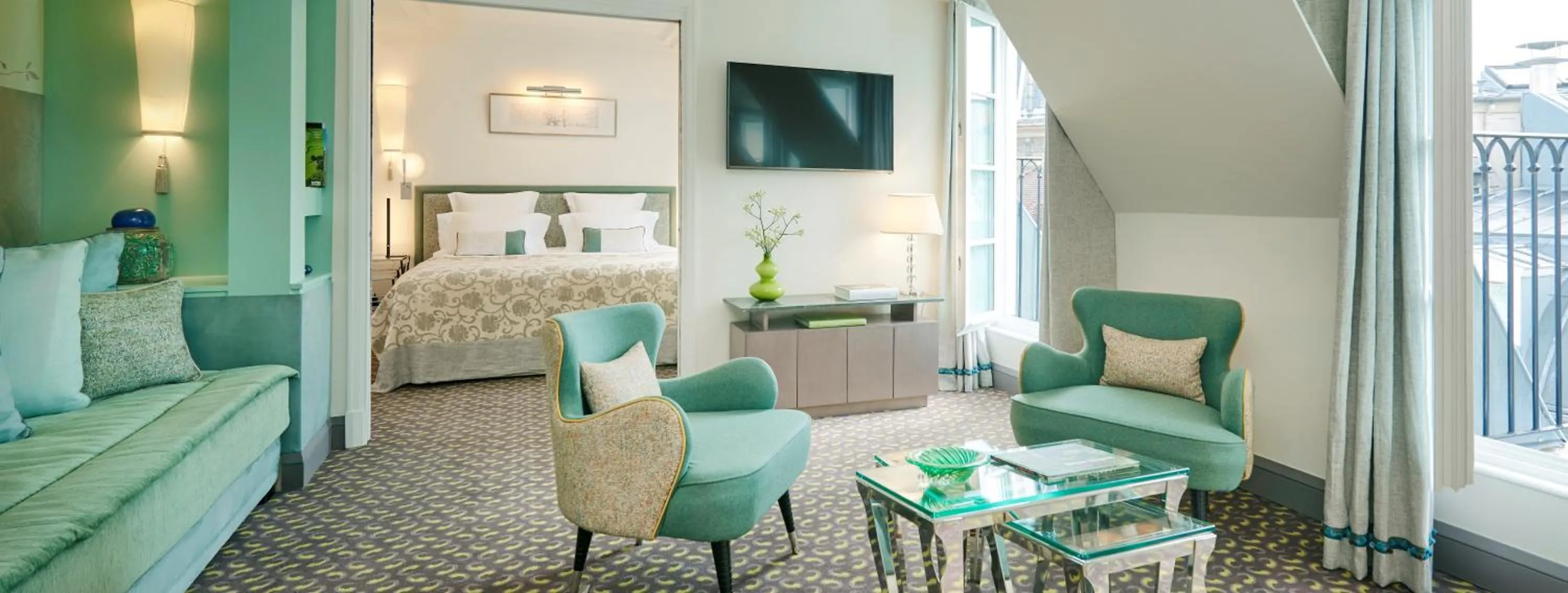 Bed in Le Burgundy Paris