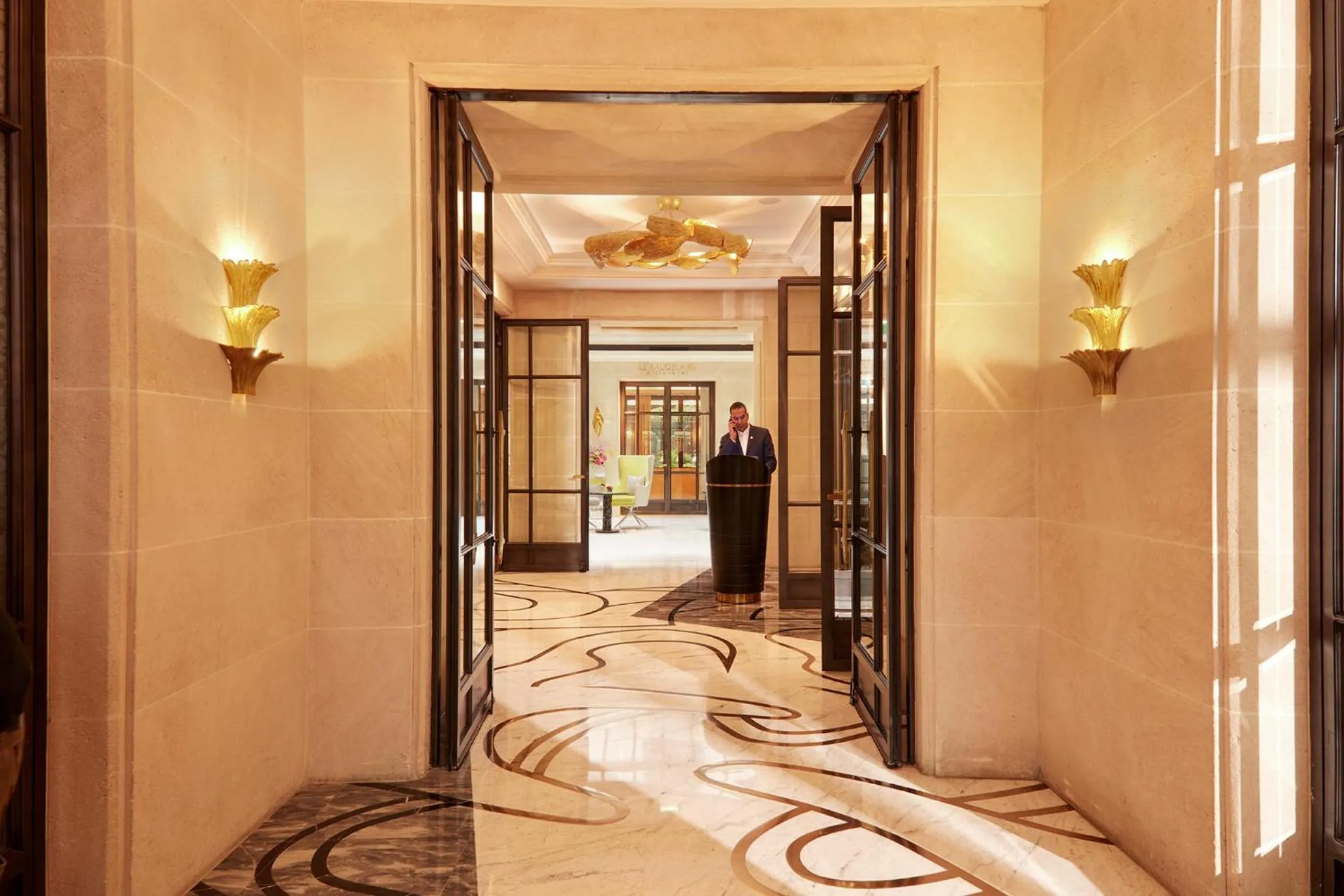 Lobby or reception in Le Burgundy Paris