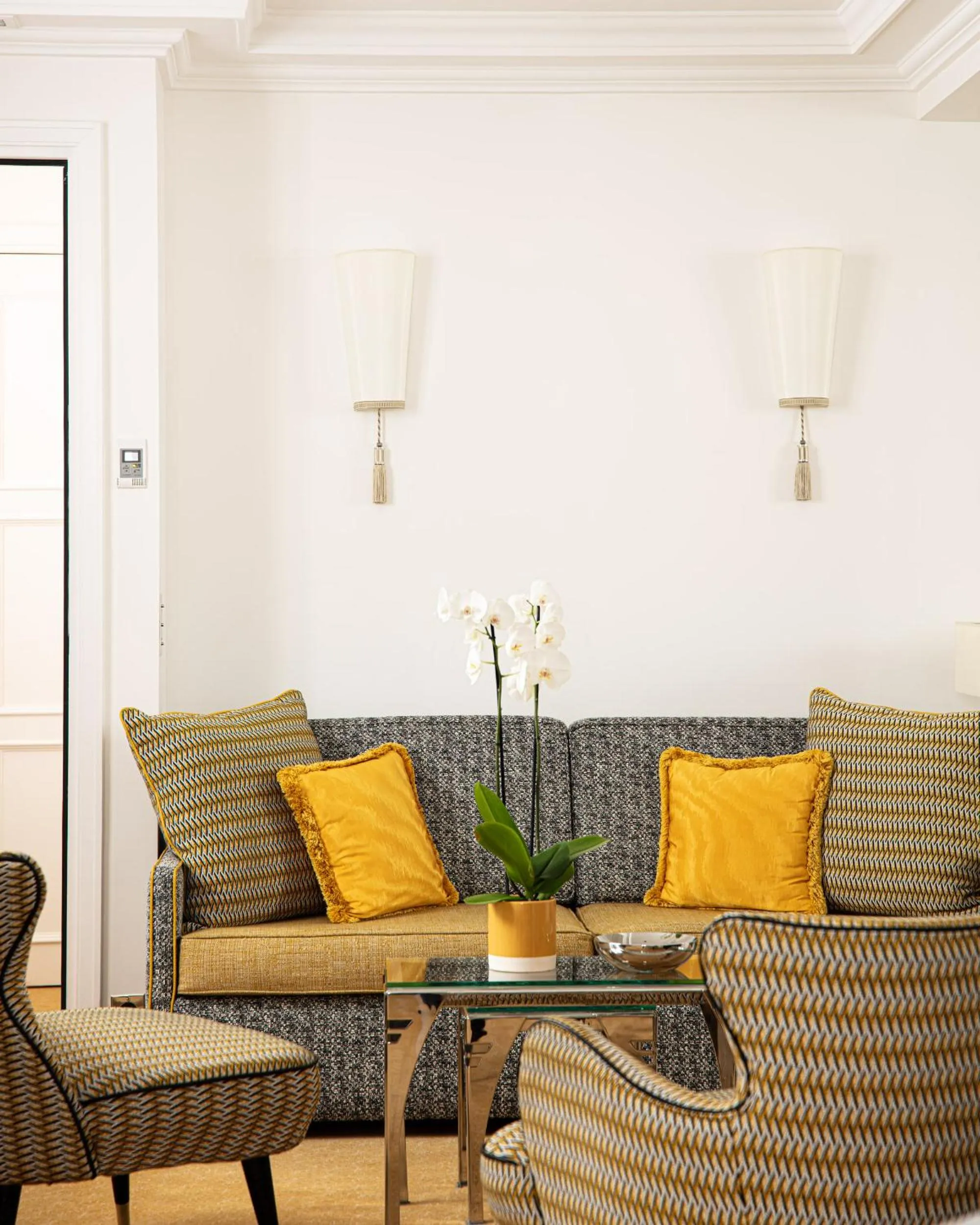 Living room in Le Burgundy Paris