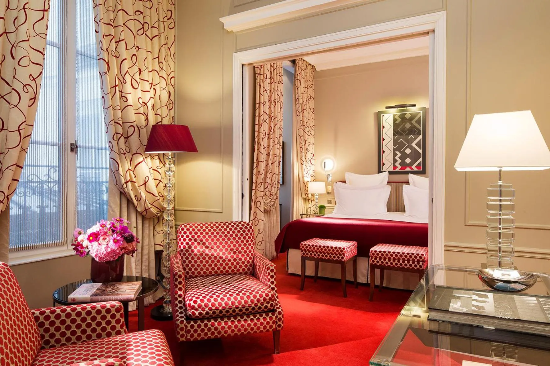 Photo of the whole room, Bed in Le Burgundy Paris