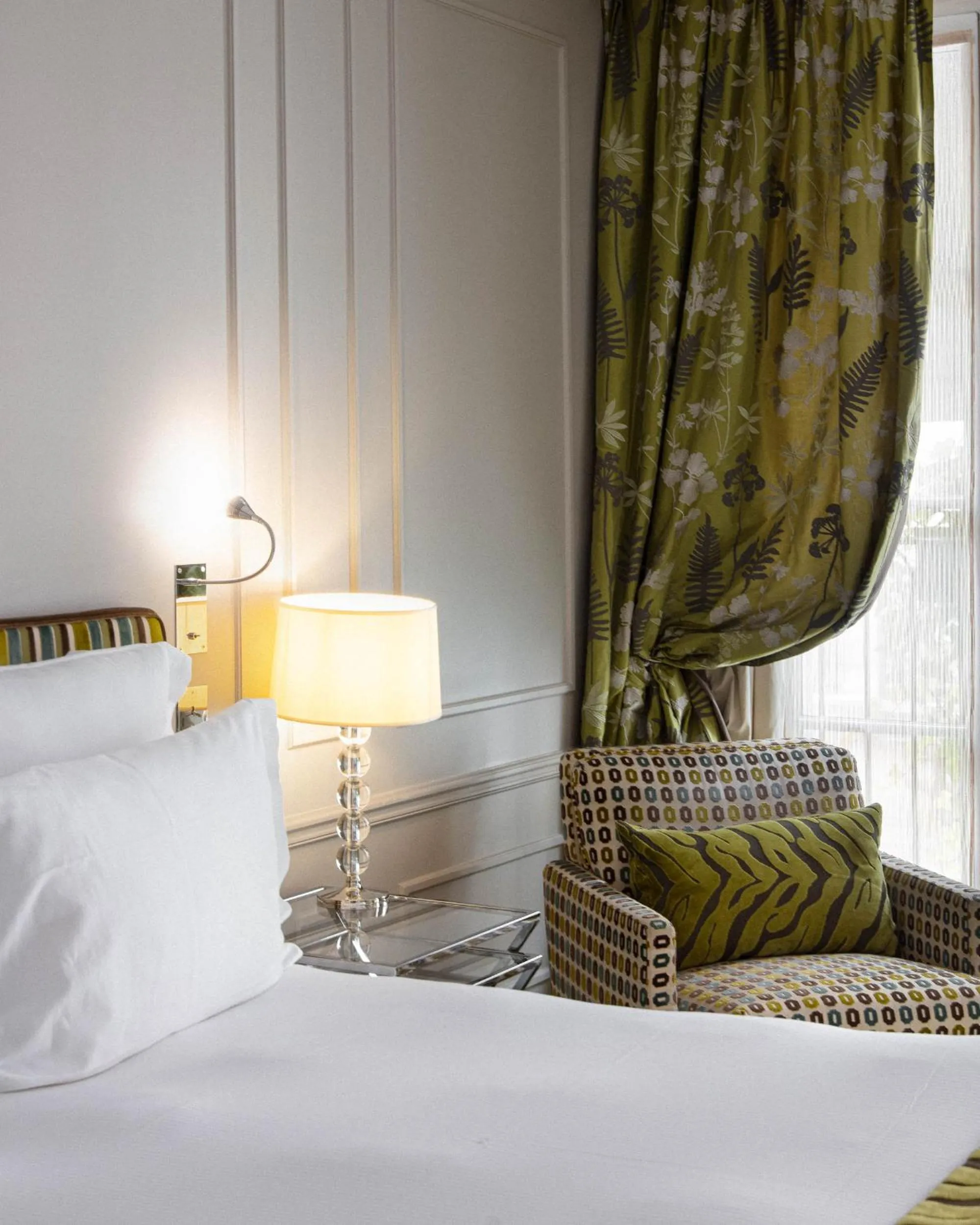 Bedroom, Bed in Le Burgundy Paris