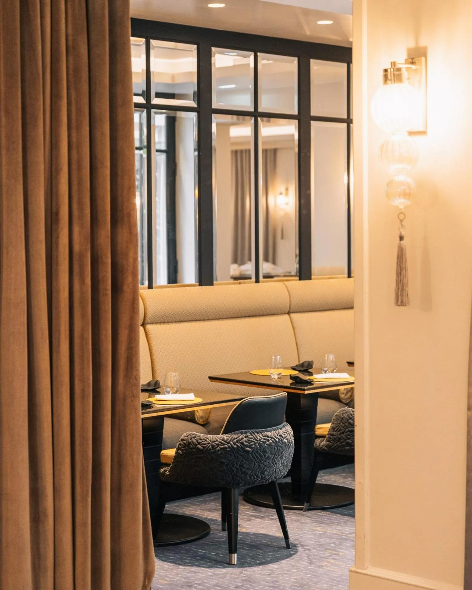 Restaurant/places to eat in Le Burgundy Paris