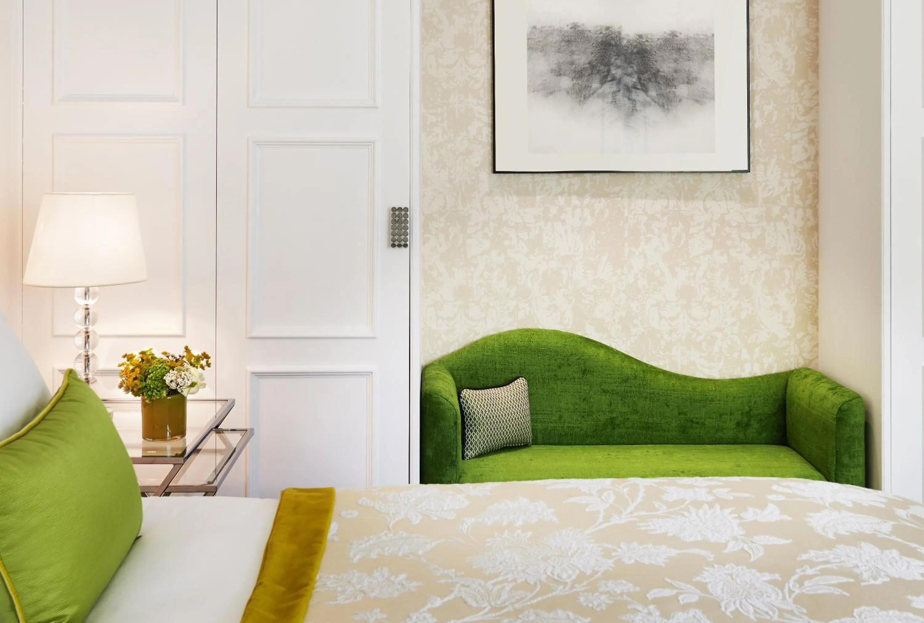 Bed in Le Burgundy Paris