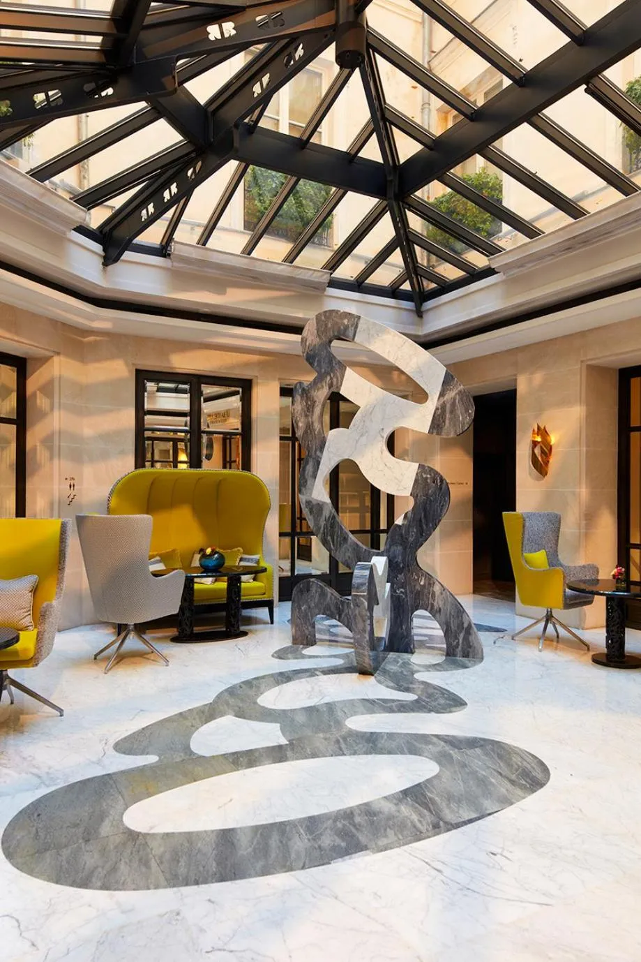 Lobby or reception in Le Burgundy Paris