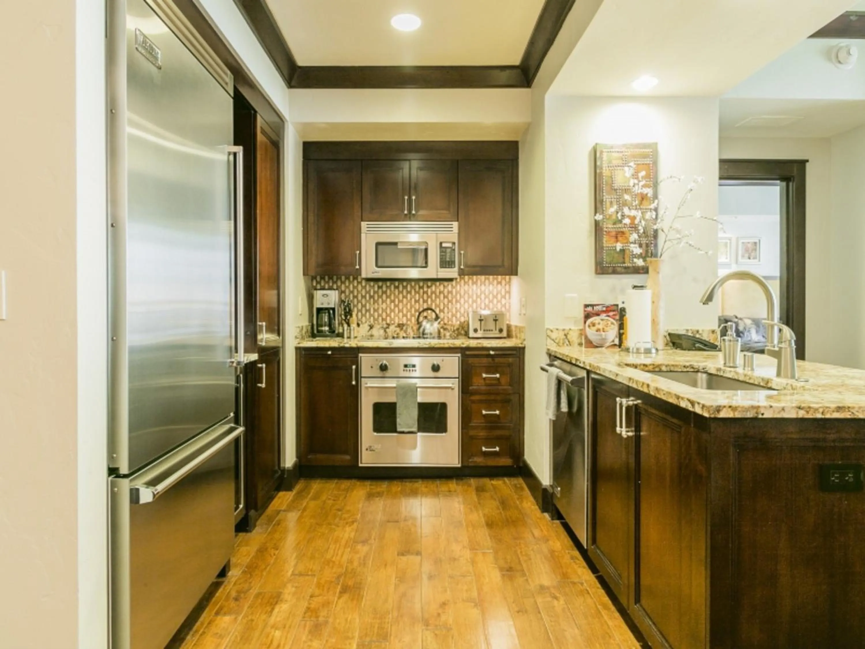 Kitchen or kitchenette in Constellation Residences