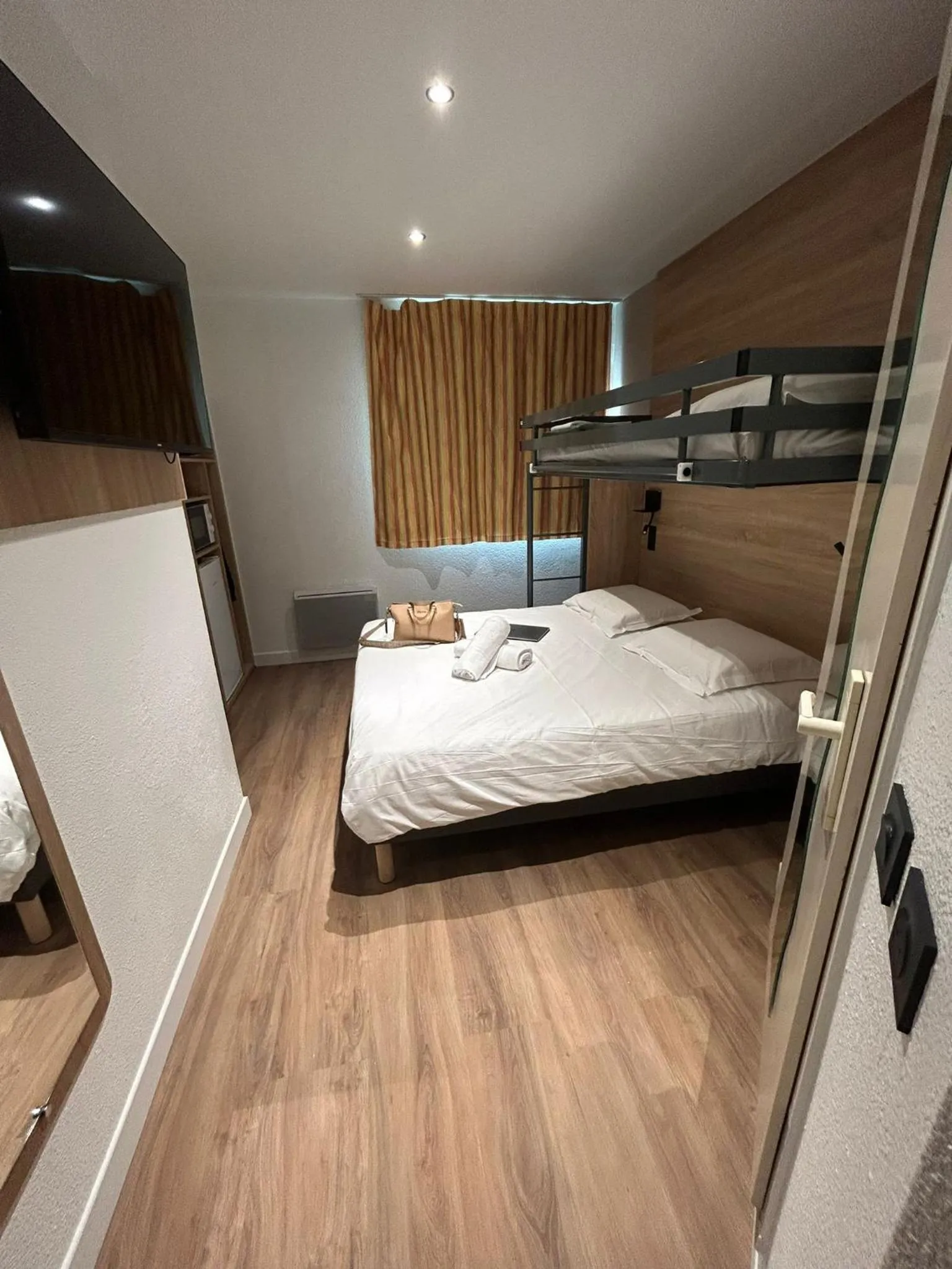 Bed in Hotel Cerise Lens