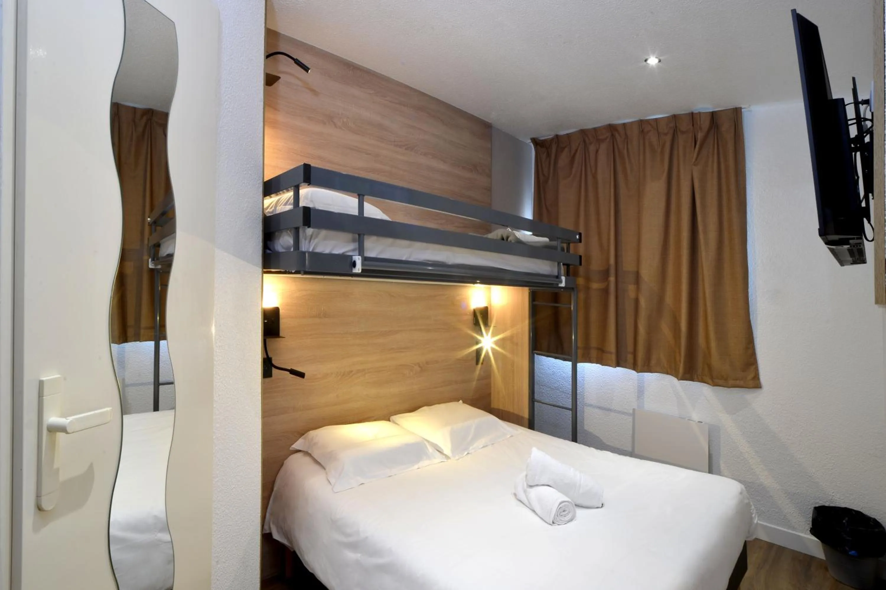 Bed in Hotel Cerise Lens