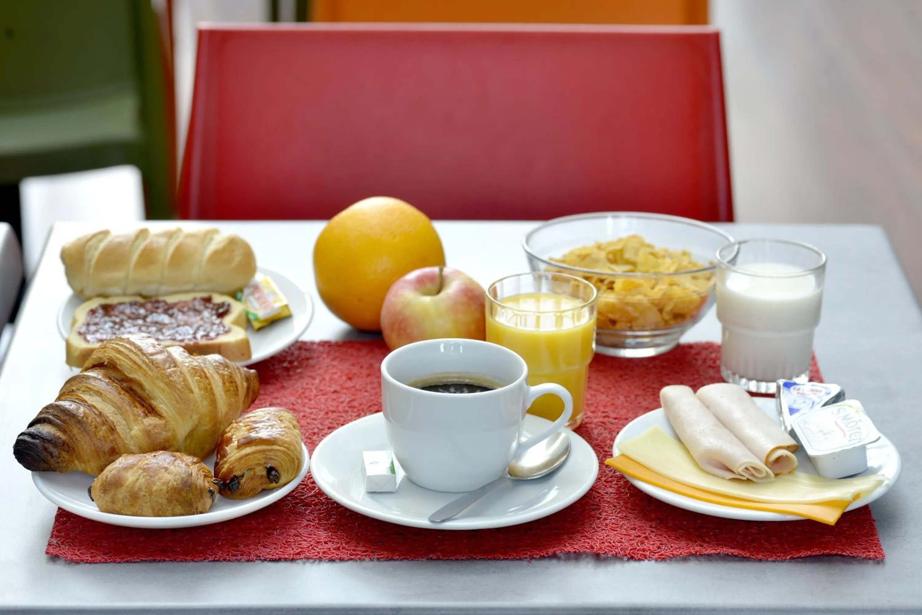 Breakfast in Hotel Cerise Lens