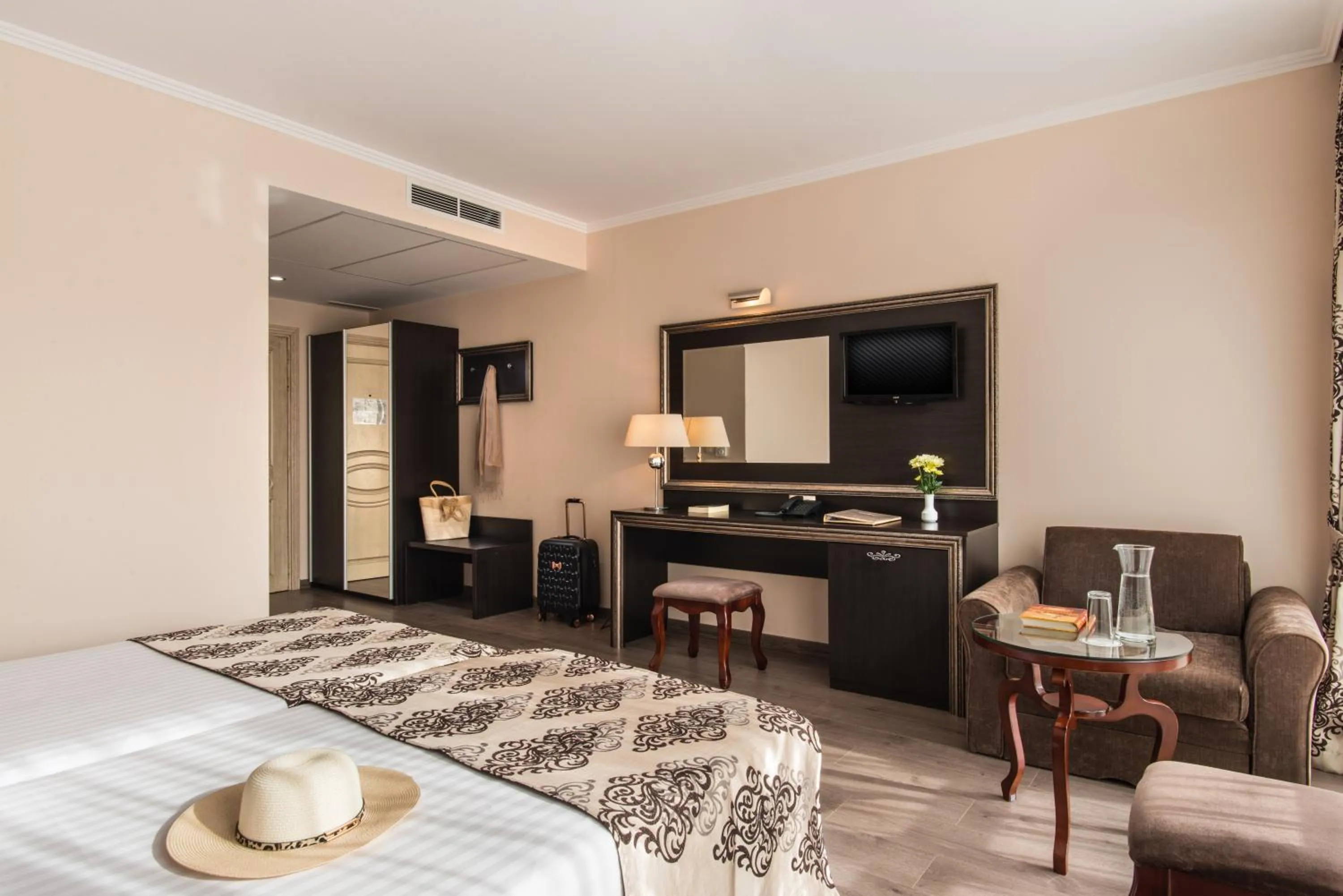 Bedroom, Bed in Hotel & SPA Diamant Residence - All Inclusive