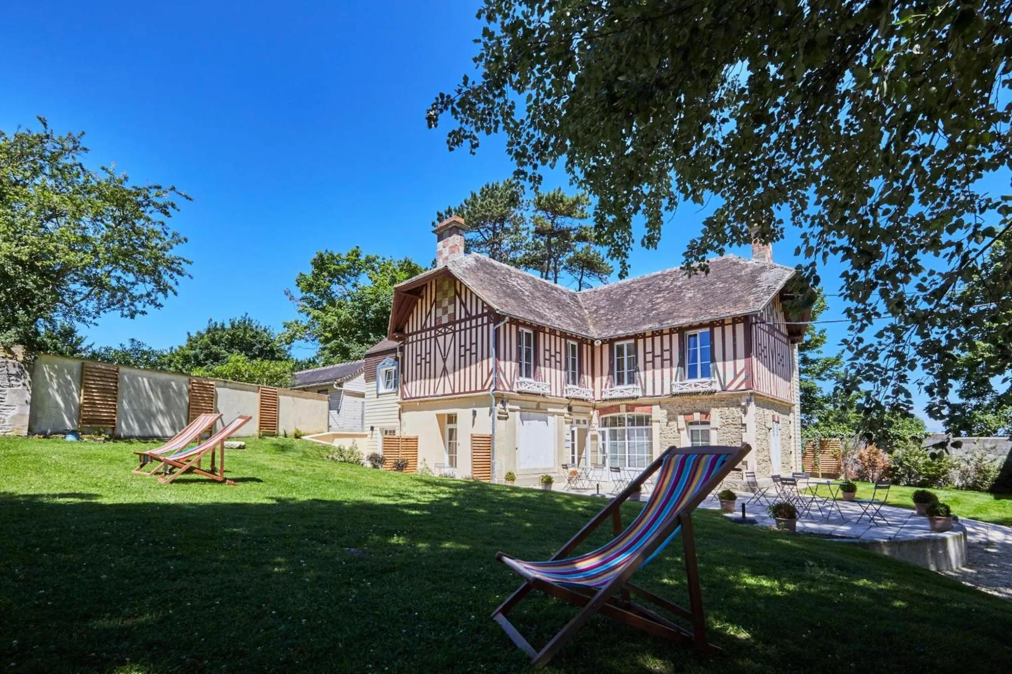 Facade/entrance in Les Villas d'Arromanches, Teritoria