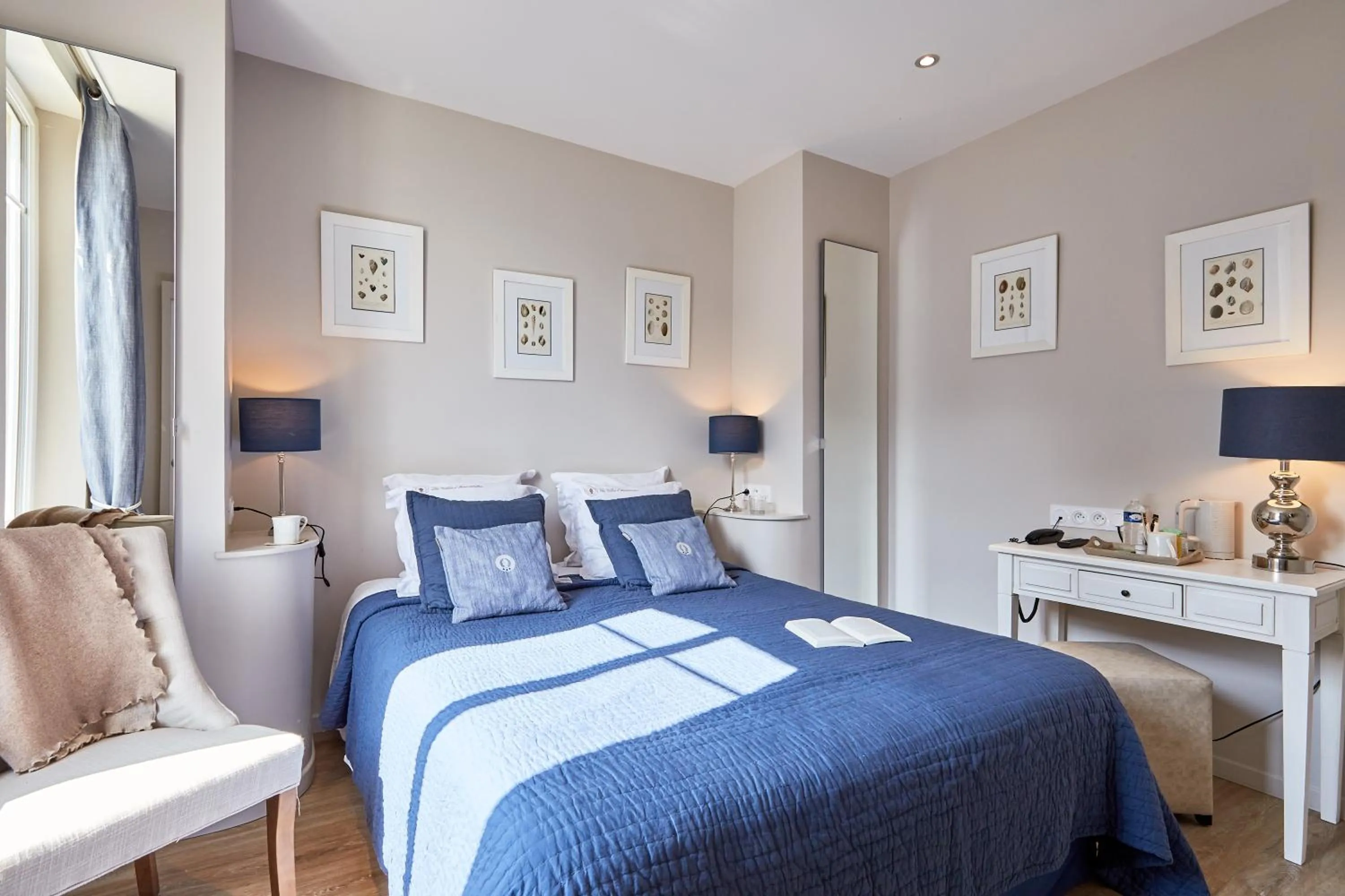 Bedroom, Bed in Les Villas d'Arromanches, Teritoria