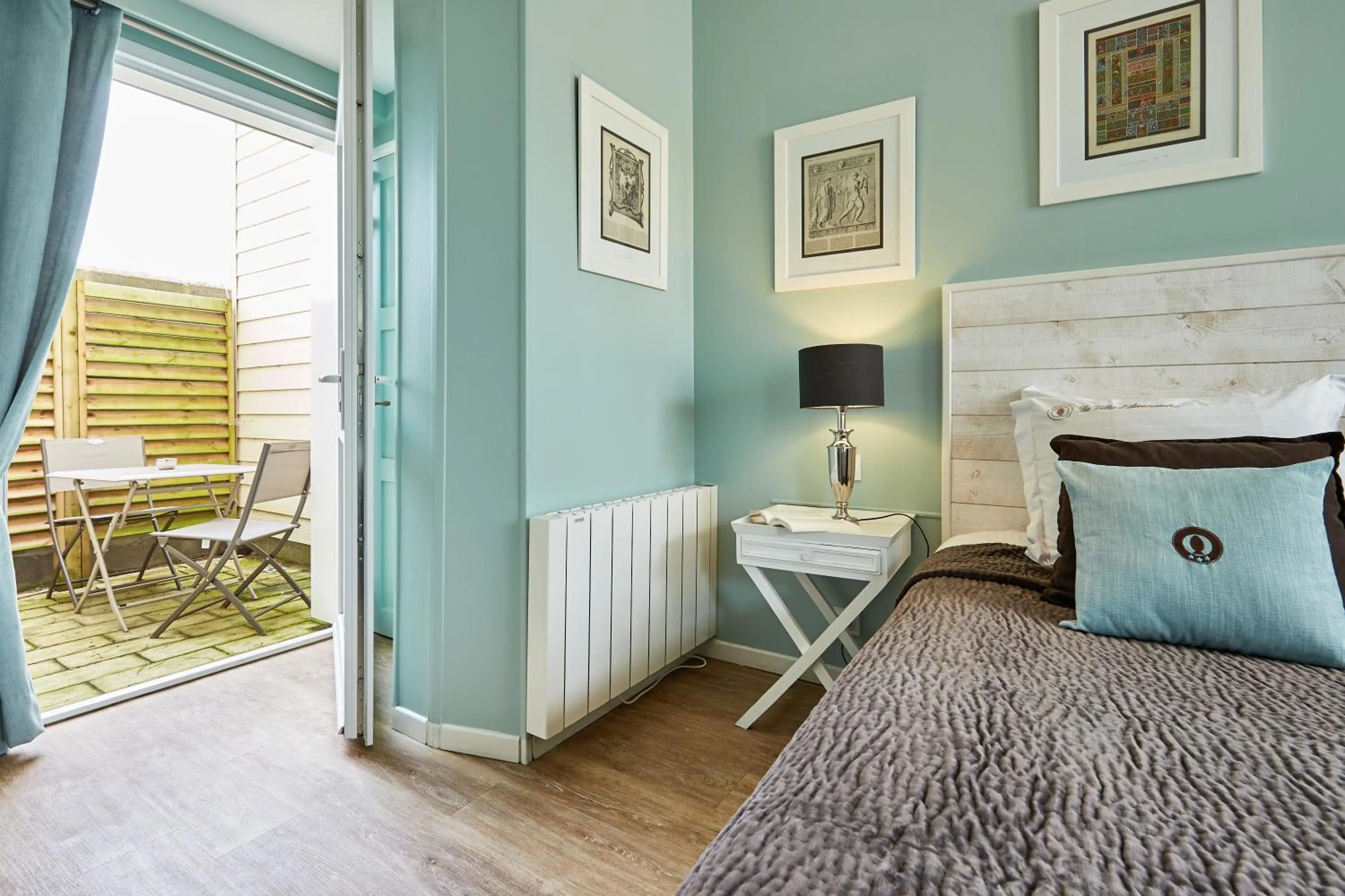 Patio, Bed in Les Villas d'Arromanches, Teritoria