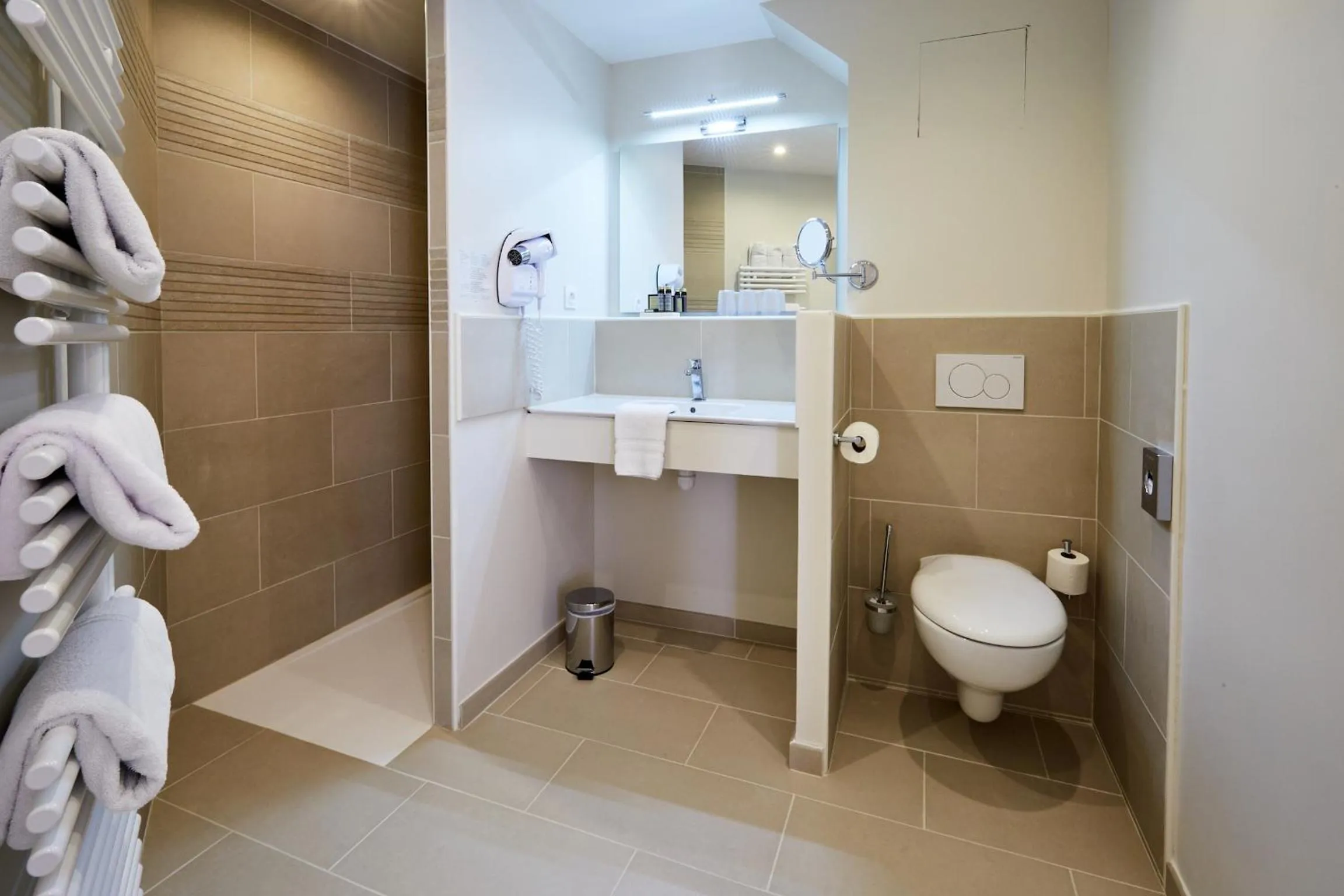 Shower in Les Villas d'Arromanches, Teritoria