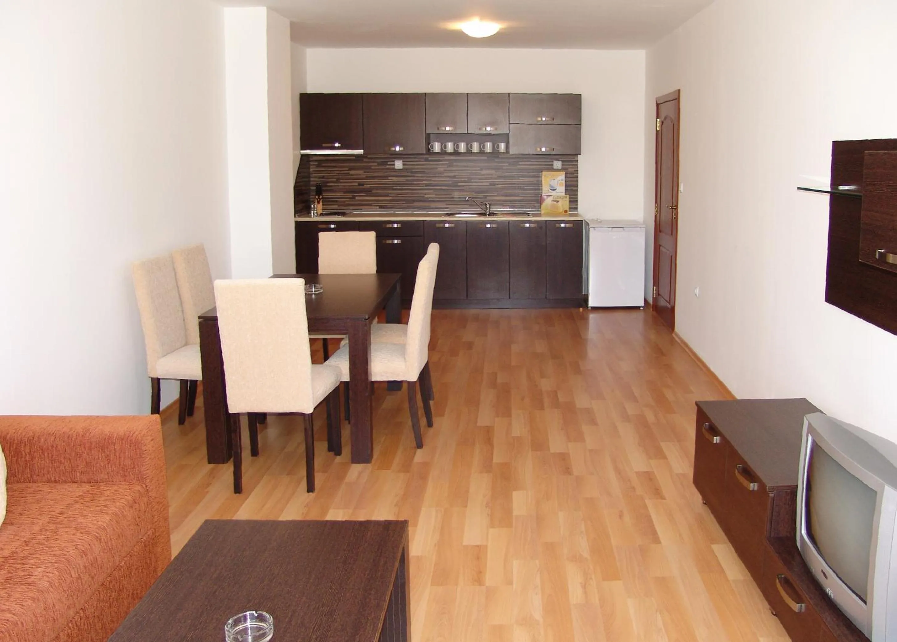 Kitchen or kitchenette in Apart Hotel Happy
