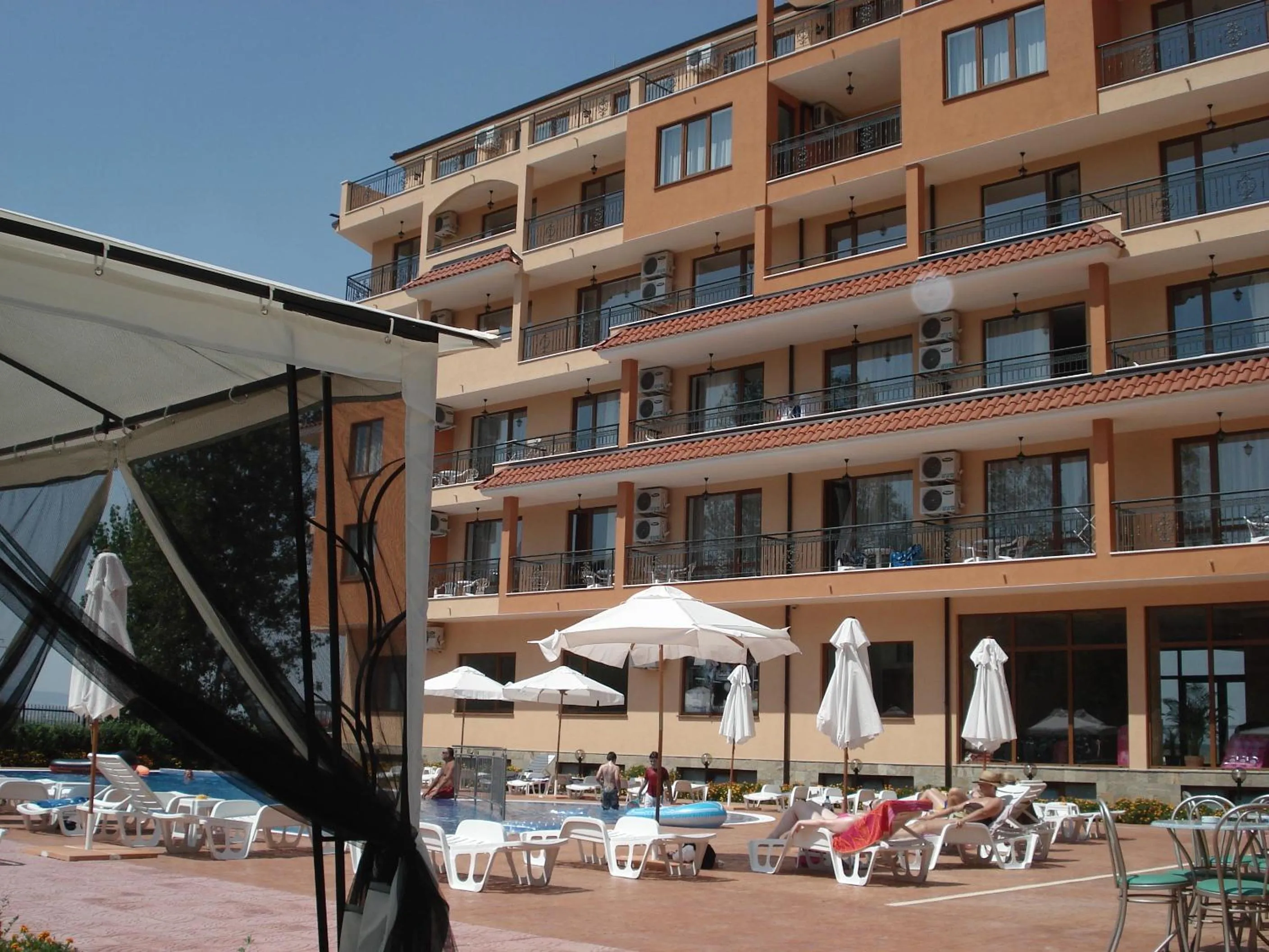 Facade/entrance in Apart Hotel Happy