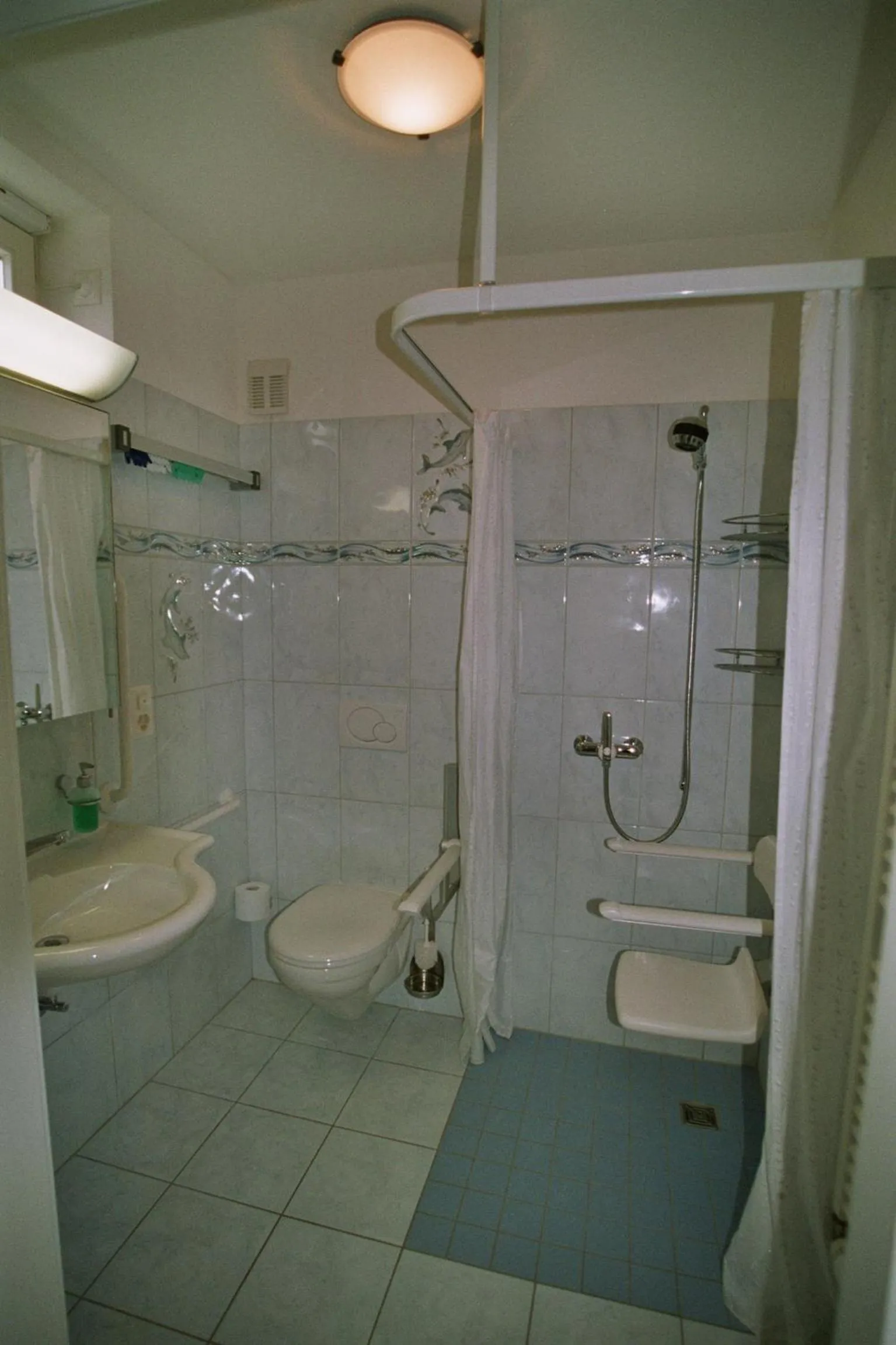 Shower in Niros Bed & Breakfast