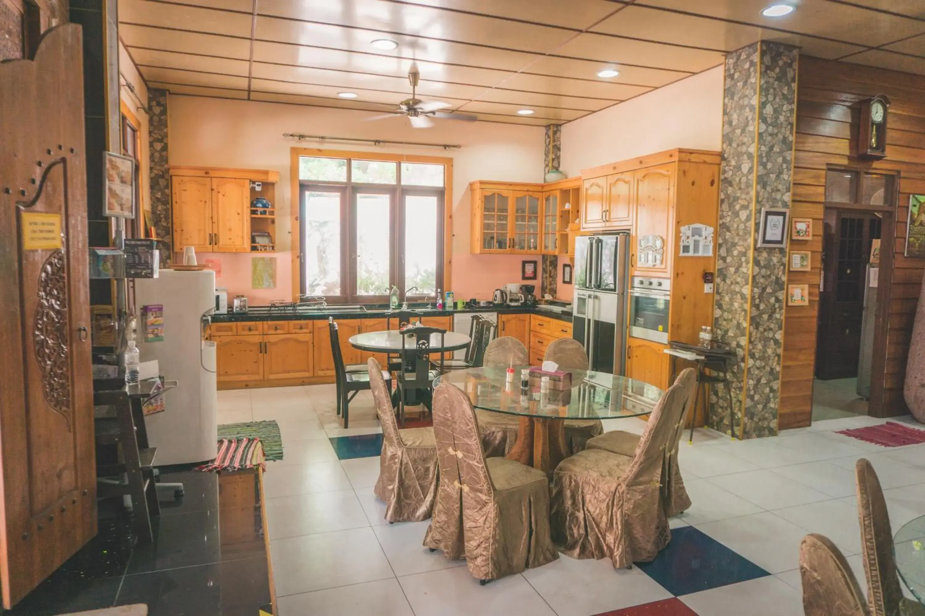 Restaurant/places to eat in Lost Paradise Resort Restaurant/places to eat in Lost Paradise Resort