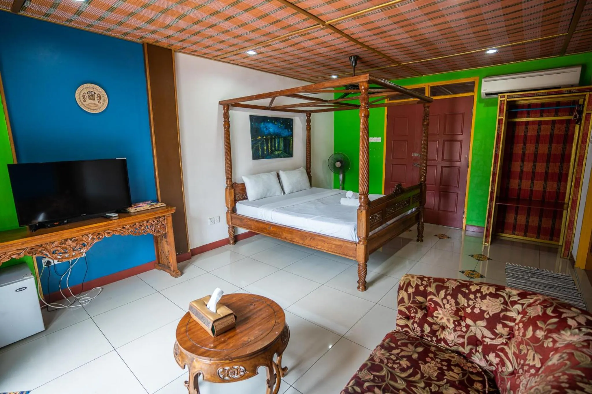 Photo of the whole room, Bed in Lost Paradise Resort