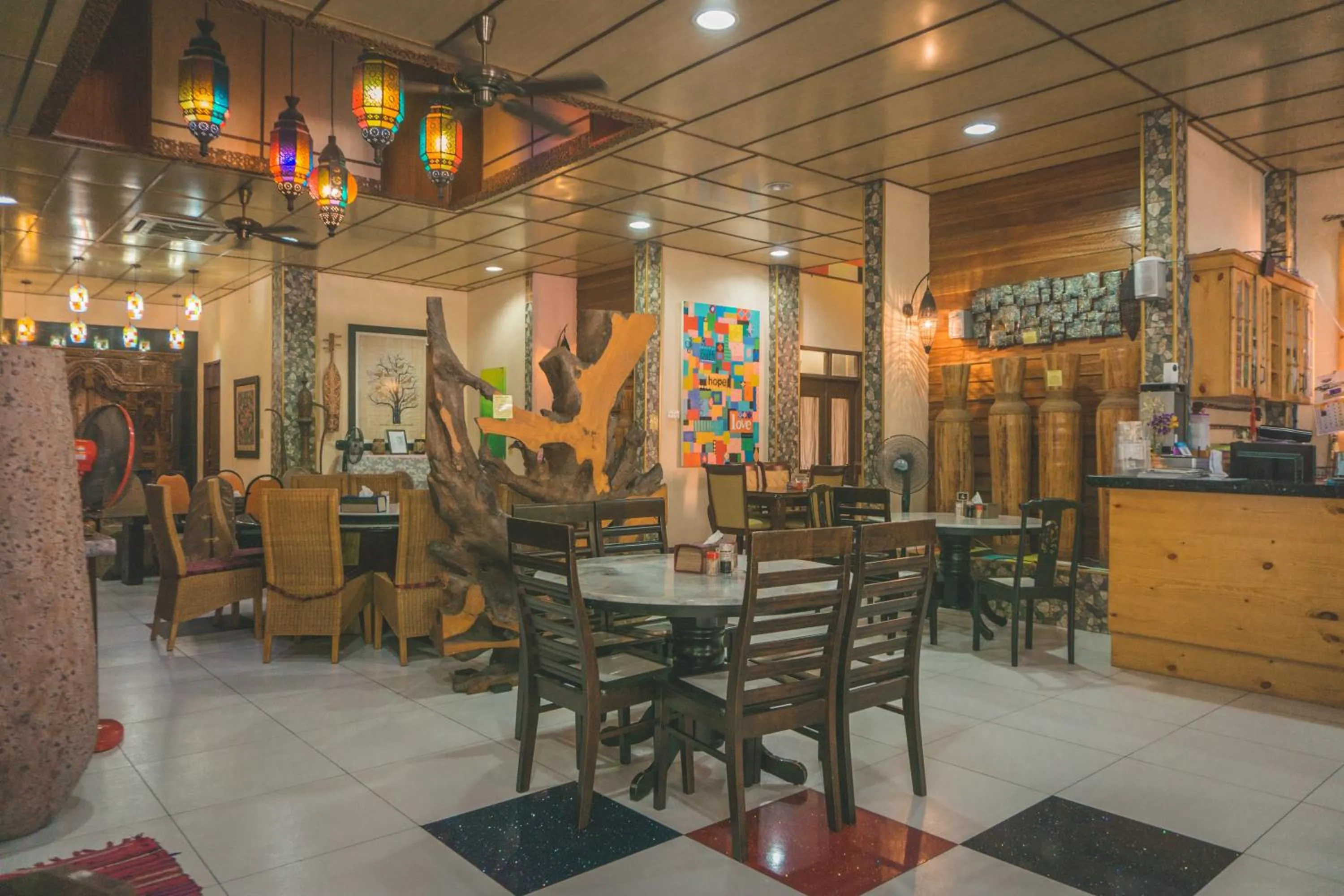 Restaurant/places to eat in Lost Paradise Resort