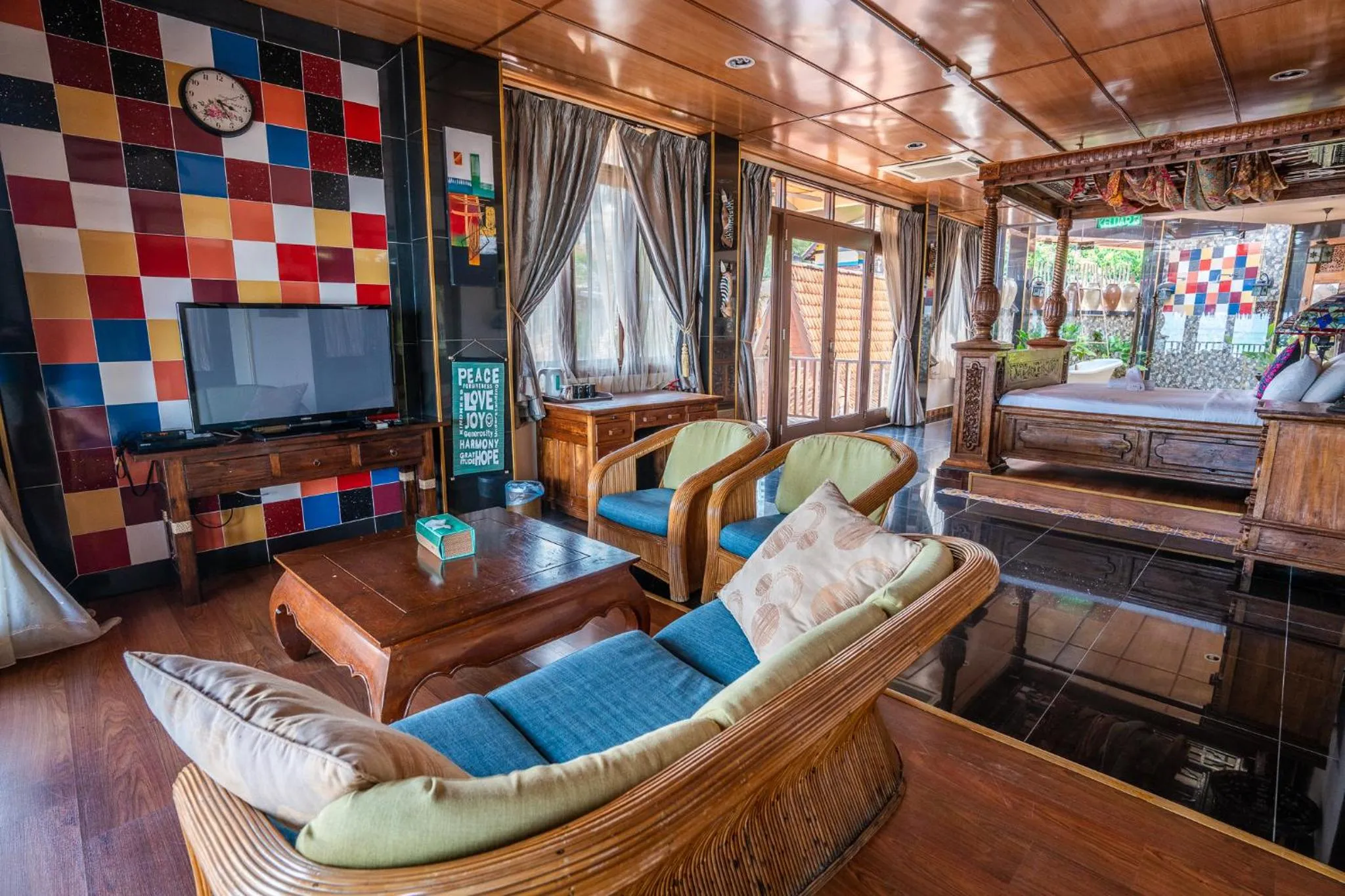 Living room, Bed in Lost Paradise Resort