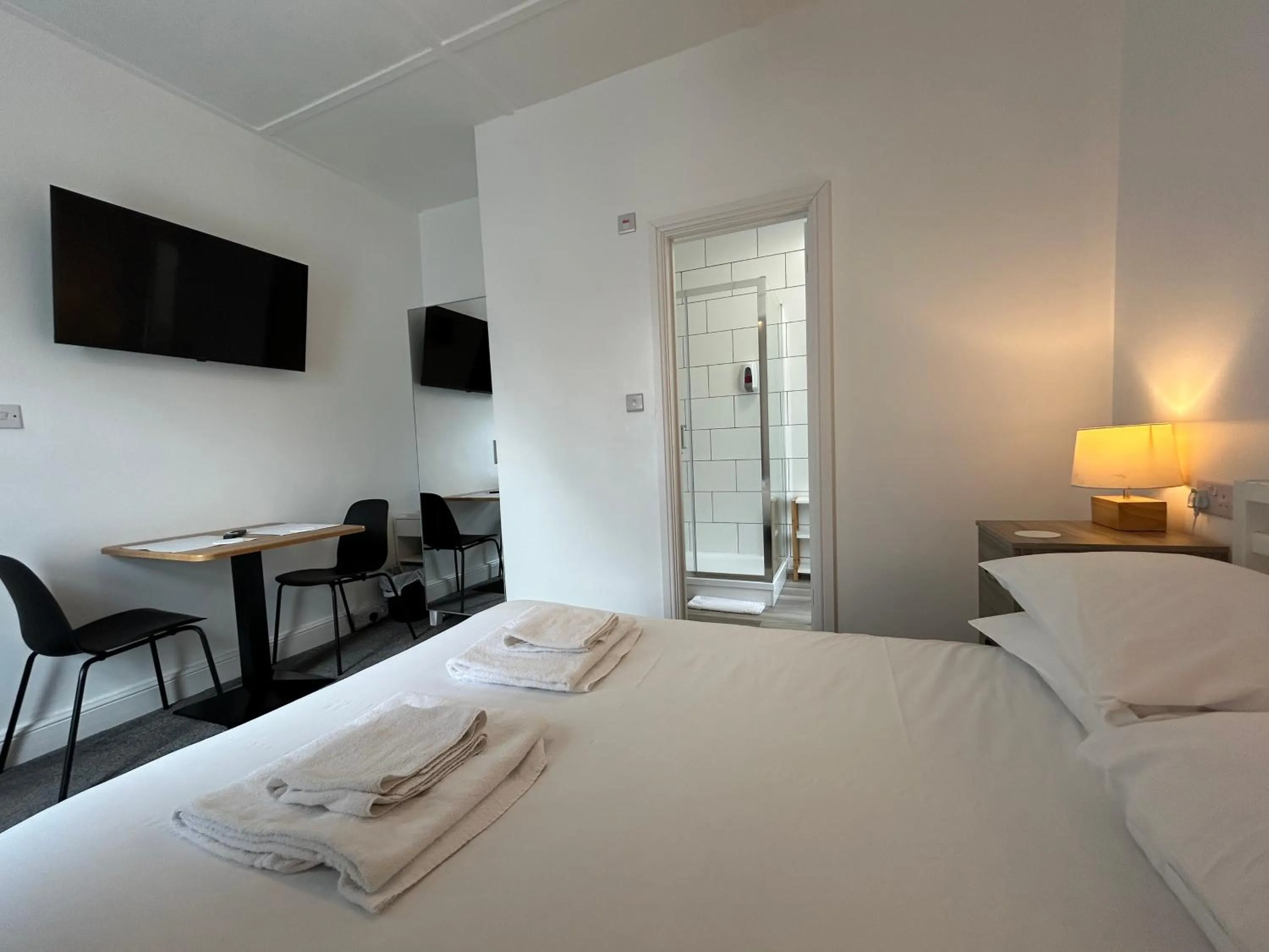 TV and multimedia, Bed in The Royal Clarence Hotel (on the Seafront)