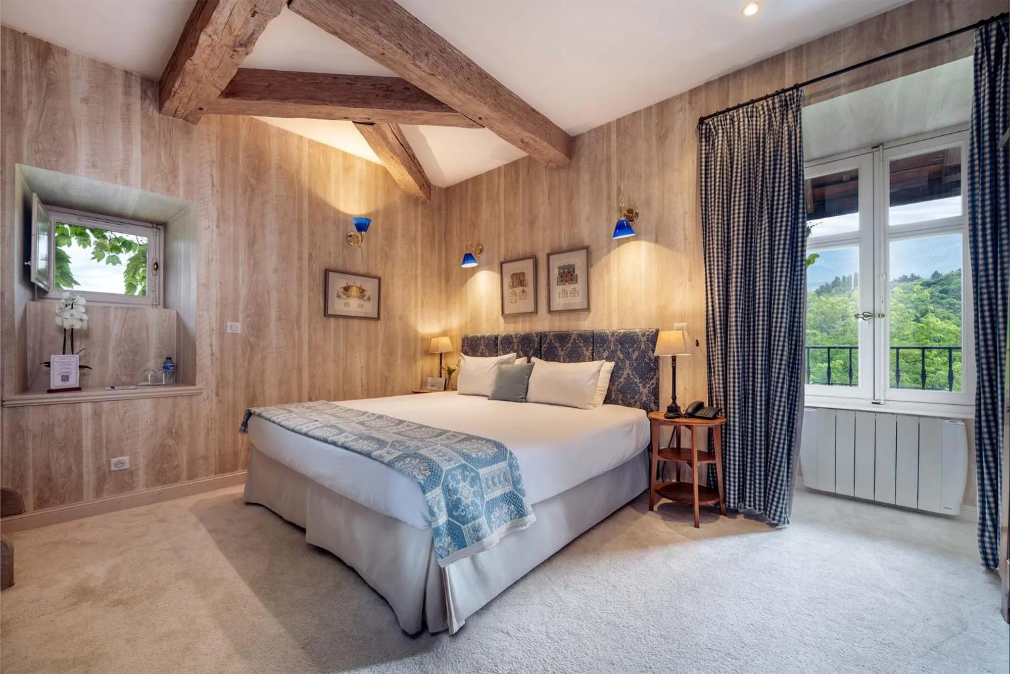 Bed in Château de Candie