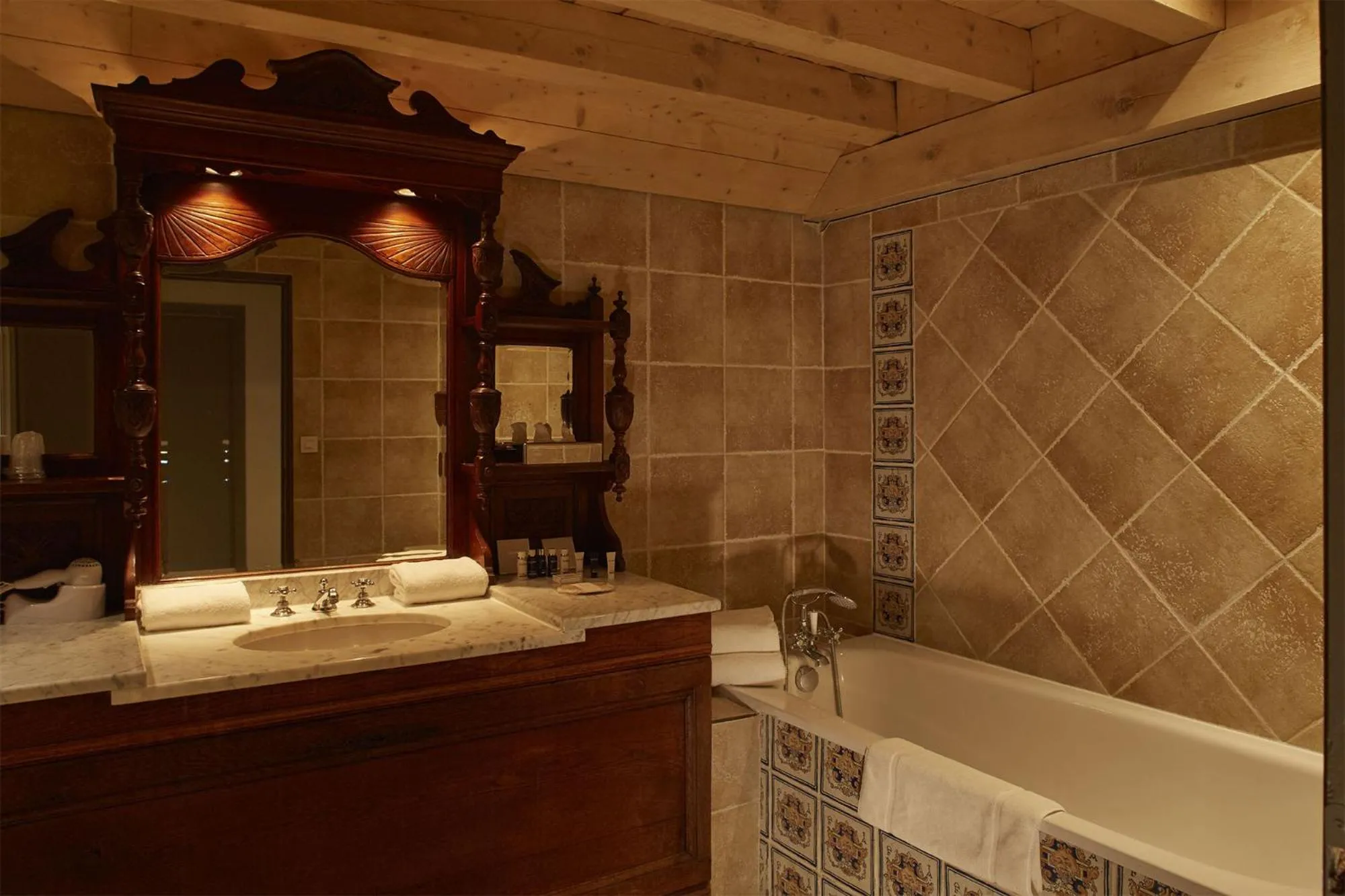 Cozy Room in Château de Candie