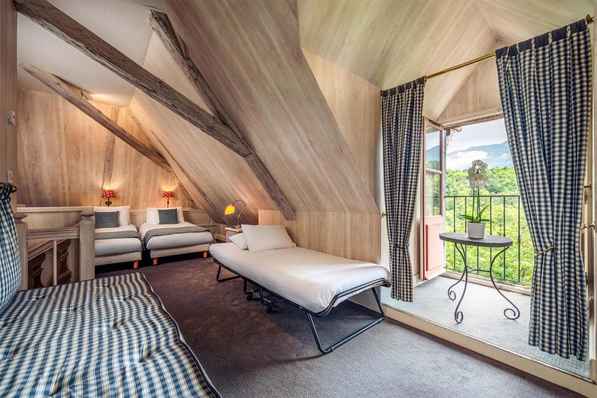 Bed in Château de Candie