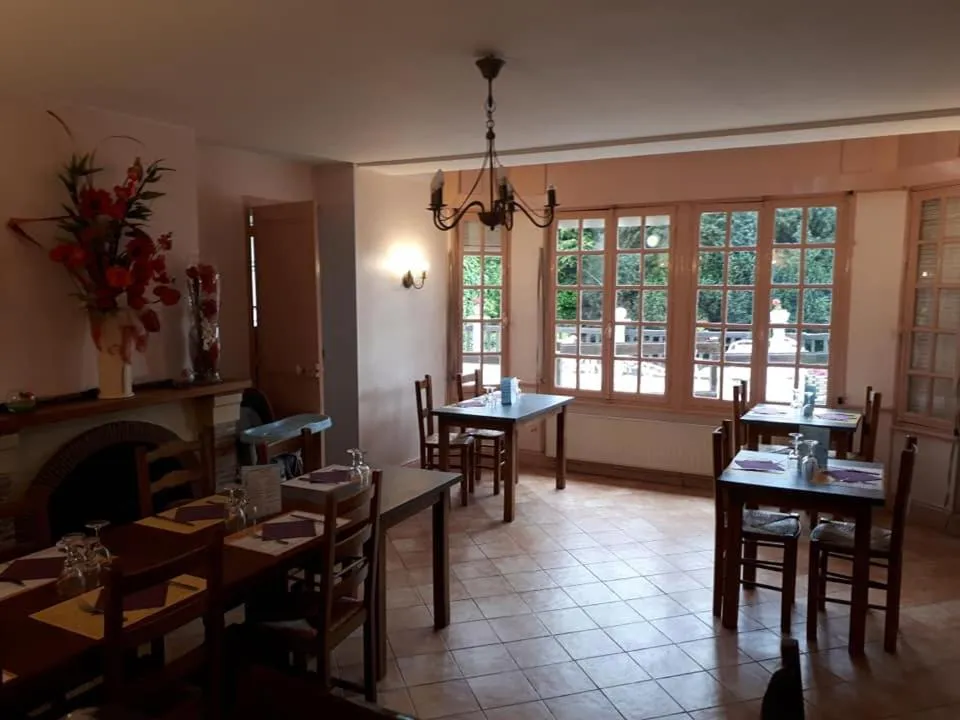 Restaurant/places to eat in Restaurant & Chambres d'Hôtes L'Eau Vive